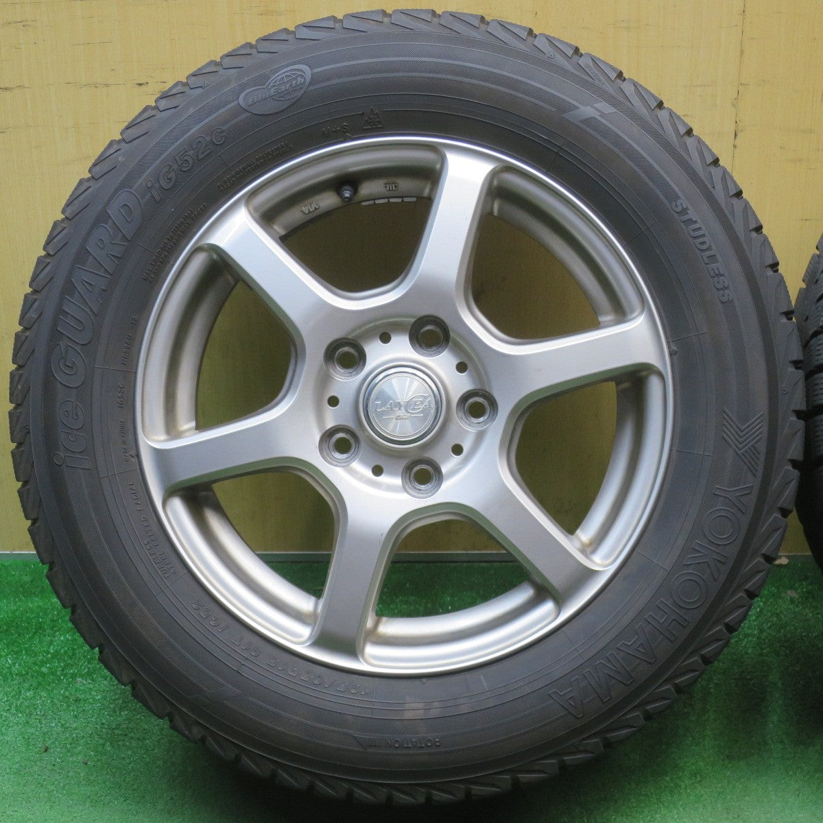 バリ溝！8.5分★スタッドレス 195/65R15 ヨコハマ アイスガード iG52C LAYCEA 02 レイシア 15インチ PCD114.3/5H★6050801NJス
