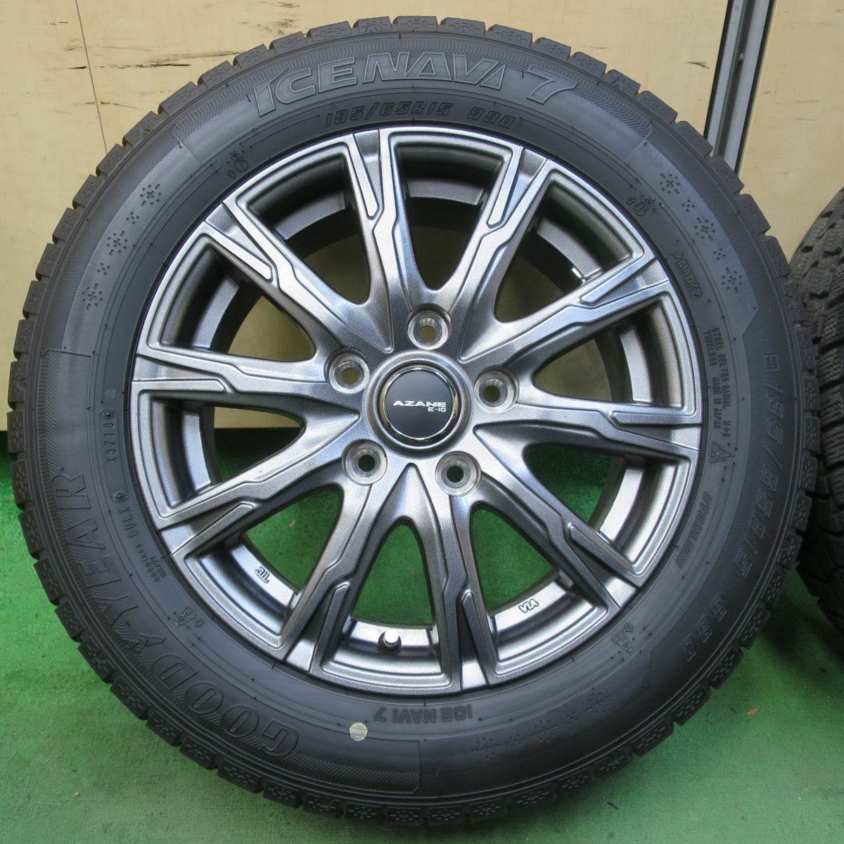 バリ溝！キレイ！9分★スタッドレス 185/65R15 グッドイヤー アイスナビ7 AZANE E-10 アザーネ 15インチ PCD114.3/5H★5062204イス