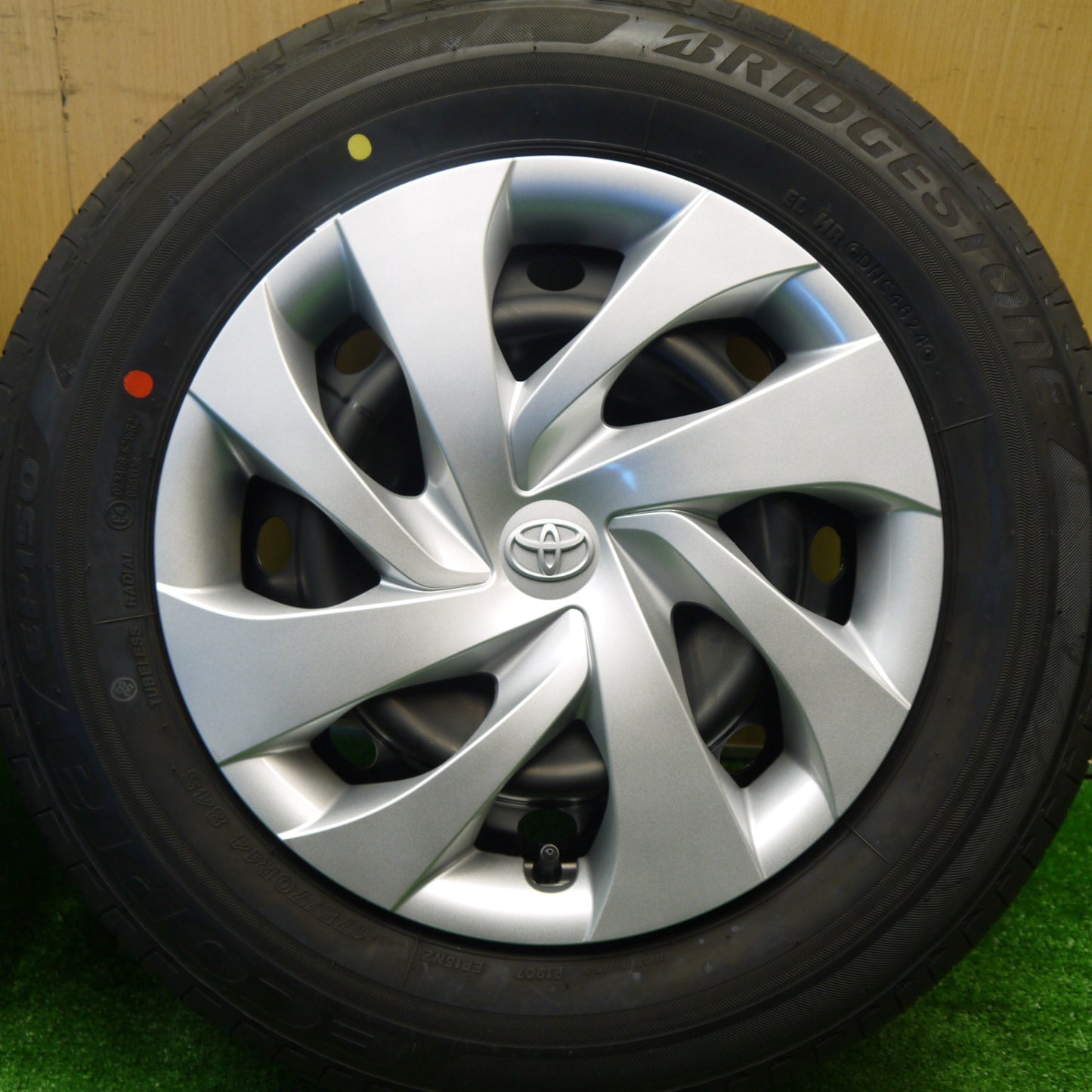 新車外し！24年★トヨタ ヤリス 純正 スチール 175/70R14 ブリヂストン エコピア EP150 14インチ PCD100/4H★5102801Hノ