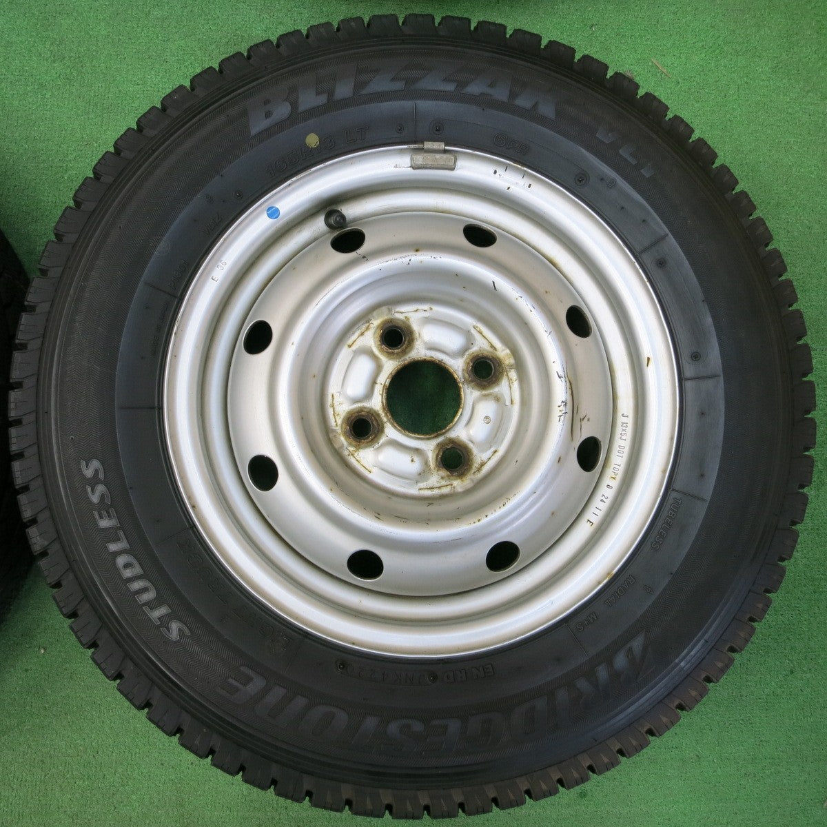 *送料無料* バリ溝！20年！9.5分★スタッドレス 165R13 6PR ブリヂストン ブリザック VL1 スチール 13インチ PCD100 110 114.3/4H マルチ★4042906イス