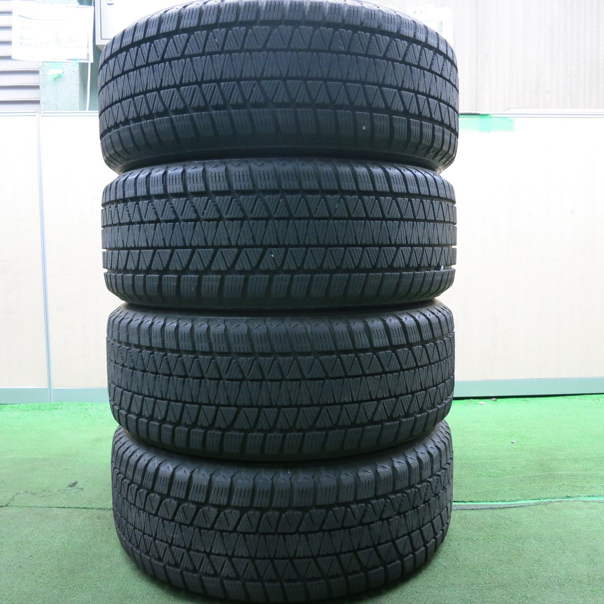 *送料無料* バリ溝！21年！9分★スタッドレス 235/55R18 ブリヂストン ブリザック DM-V3 VELVA SPORTZ ヴェルヴァ PCD114.3/5H★4042705HAス