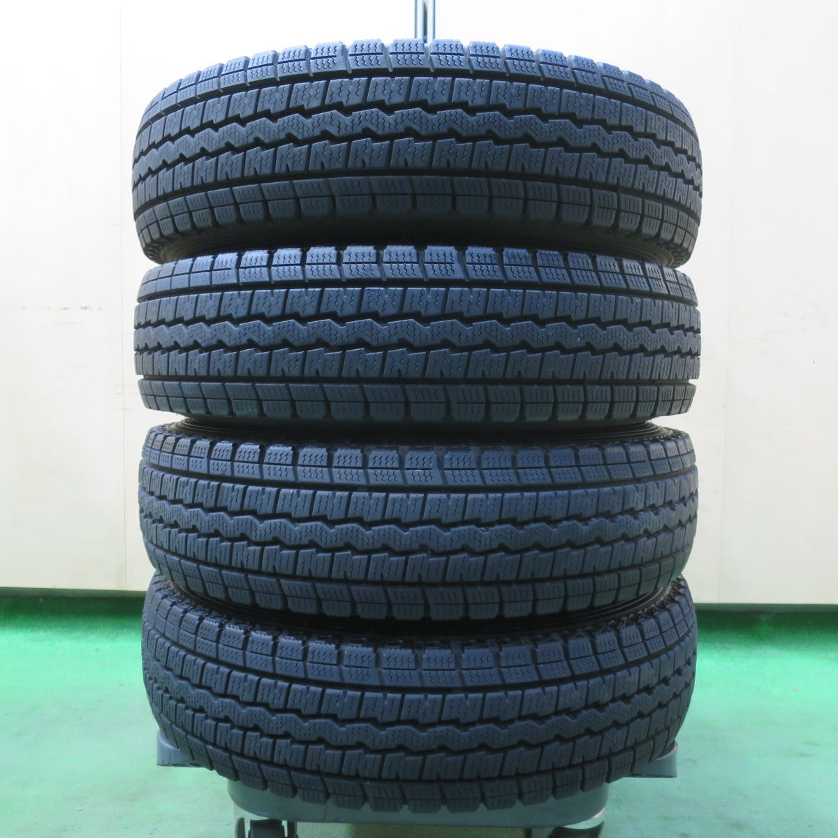 バリ溝！キレイ！9.5分★スタッドレス 145/80R12 80/78N ダンロップ ウインターマックス SV01 VICENTE-04 CA ヴィセンテ 12インチ PCD100/4H★5060902イス