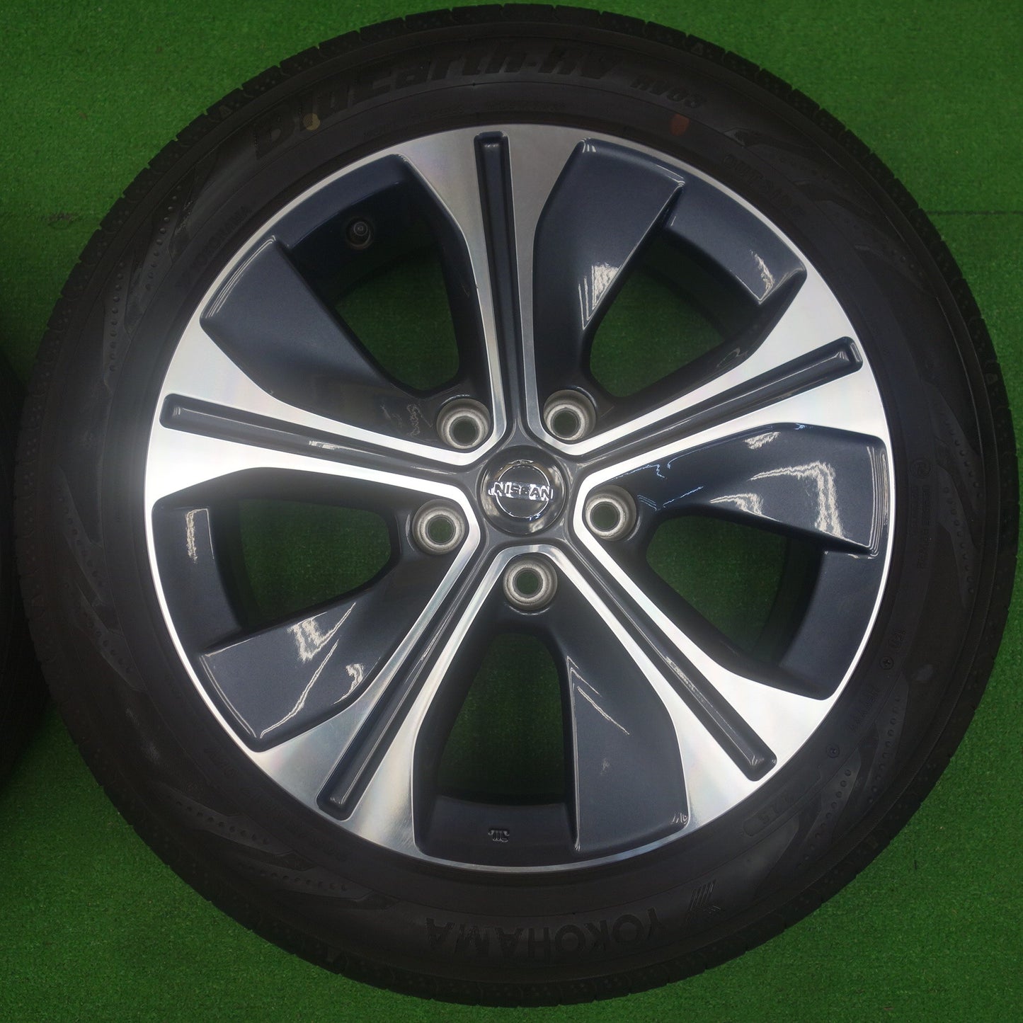 バリ溝！25年！9.5分以上★日産 キックス 純正 205/55R17 ヨコハマ BluEarth-RV RV03 ブルーアース 17インチ PCD114.3/5H★6041004KTノ