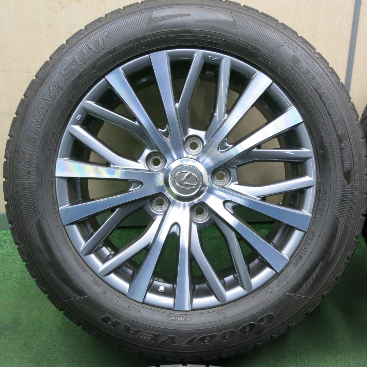 *送料無料* センサー付！バリ溝！綺麗！9.5分★レクサス LX570 純正 285/50R20 スタッドレス グッドイヤー アイスナビ SUV PCD150/5H★4041008TNス