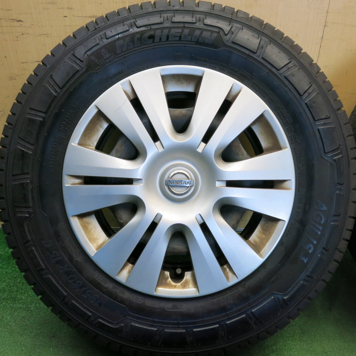 バリ溝！23年！9.5分◎日産 キャラバン 純正 スチール 195/80R15 108/106S ミシュラン AGILIS3 15インチ PCD139.7/6H◎6061805HAノ