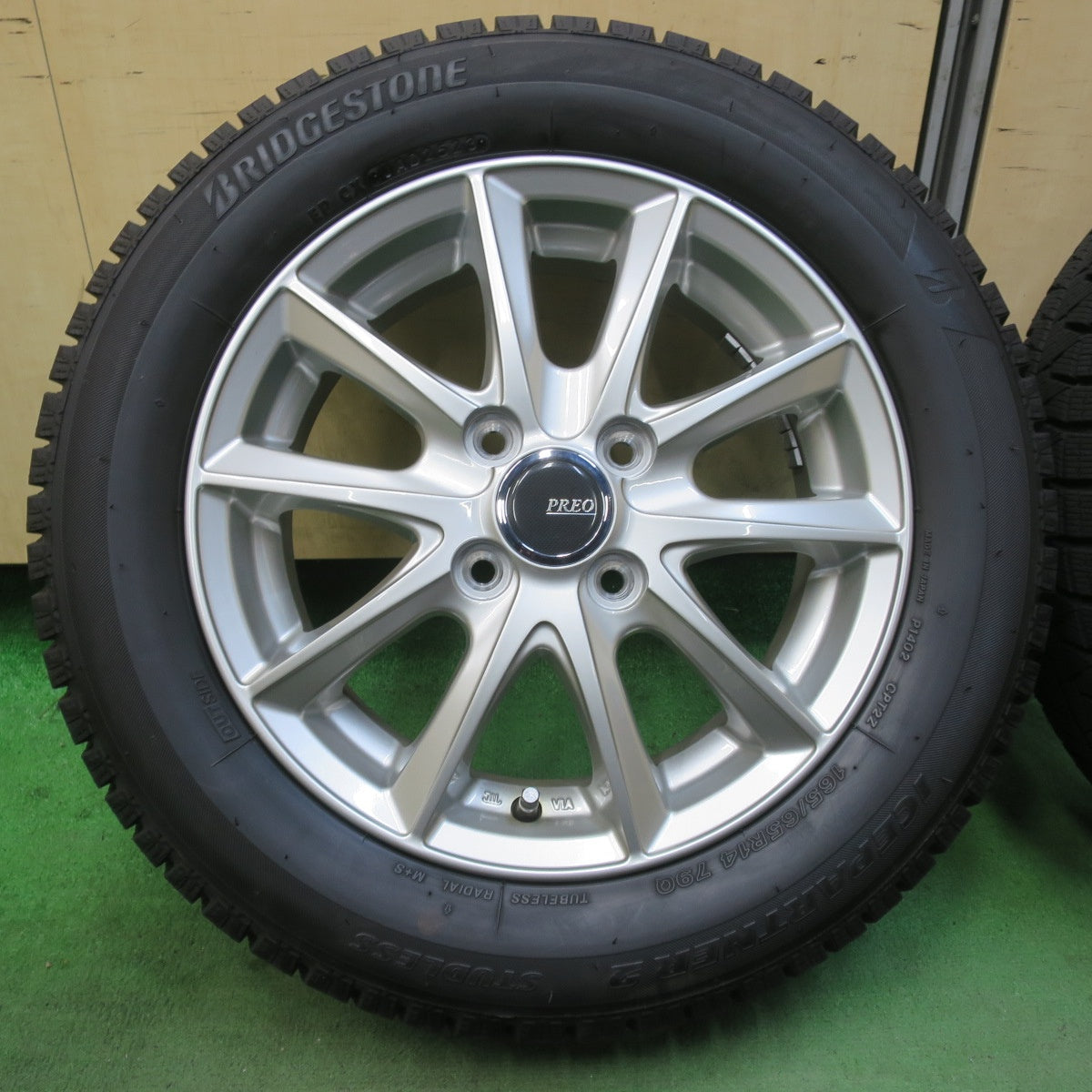 バリ溝！23年！キレイ！9.5分以上★スタッドレス 165/65R14 ブリヂストン アイスパートナー2 PREO プレオ 14インチ ソリオ ハスラー 等 PCD100/4H★5122706イス