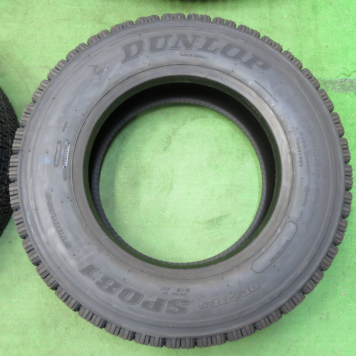 [送料無料] 未使用！24年★トラック タイヤ 245/70R19.5 136/134J スタッドレス ダンロップ デクテス SP081 DECTES 19.5インチ★4120905イスタ