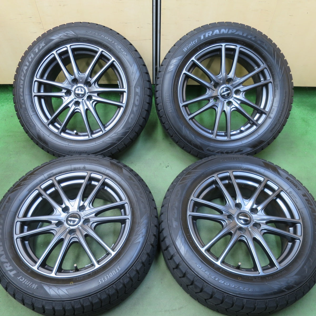 バリ溝！24年！キレイ！ほぼ10分★スタッドレス 225/60R17 トーヨー ウインター トランパス TX WAREN ヴァーレン 17インチ PCD114.3/5H★5112809TTス