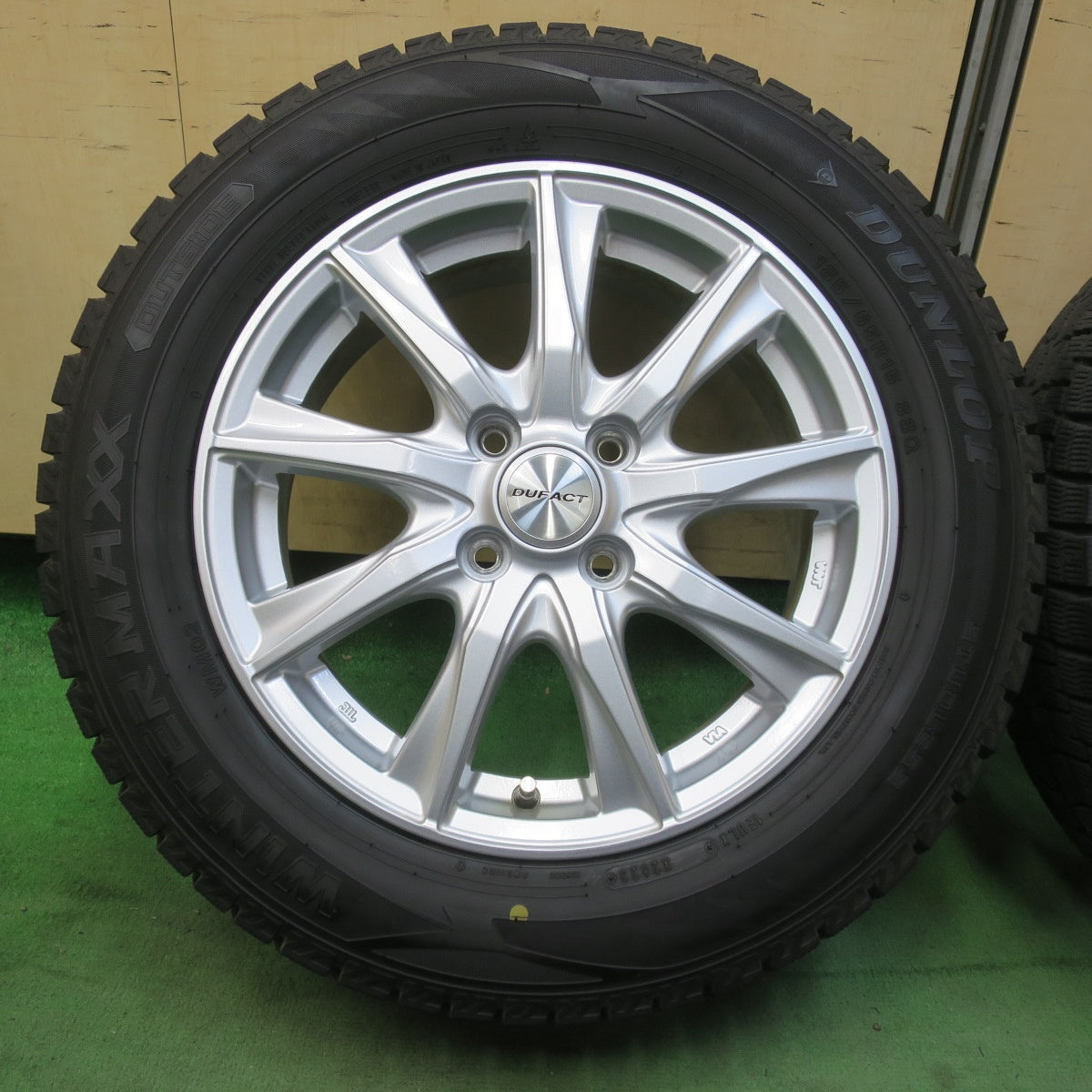 バリ溝！23年！キレイ！9.5分★スタッドレス 185/65R15 ダンロップ ウインターマックス WM02 DUFACT デュファクト 15インチ PCD100/4H★6031111イス