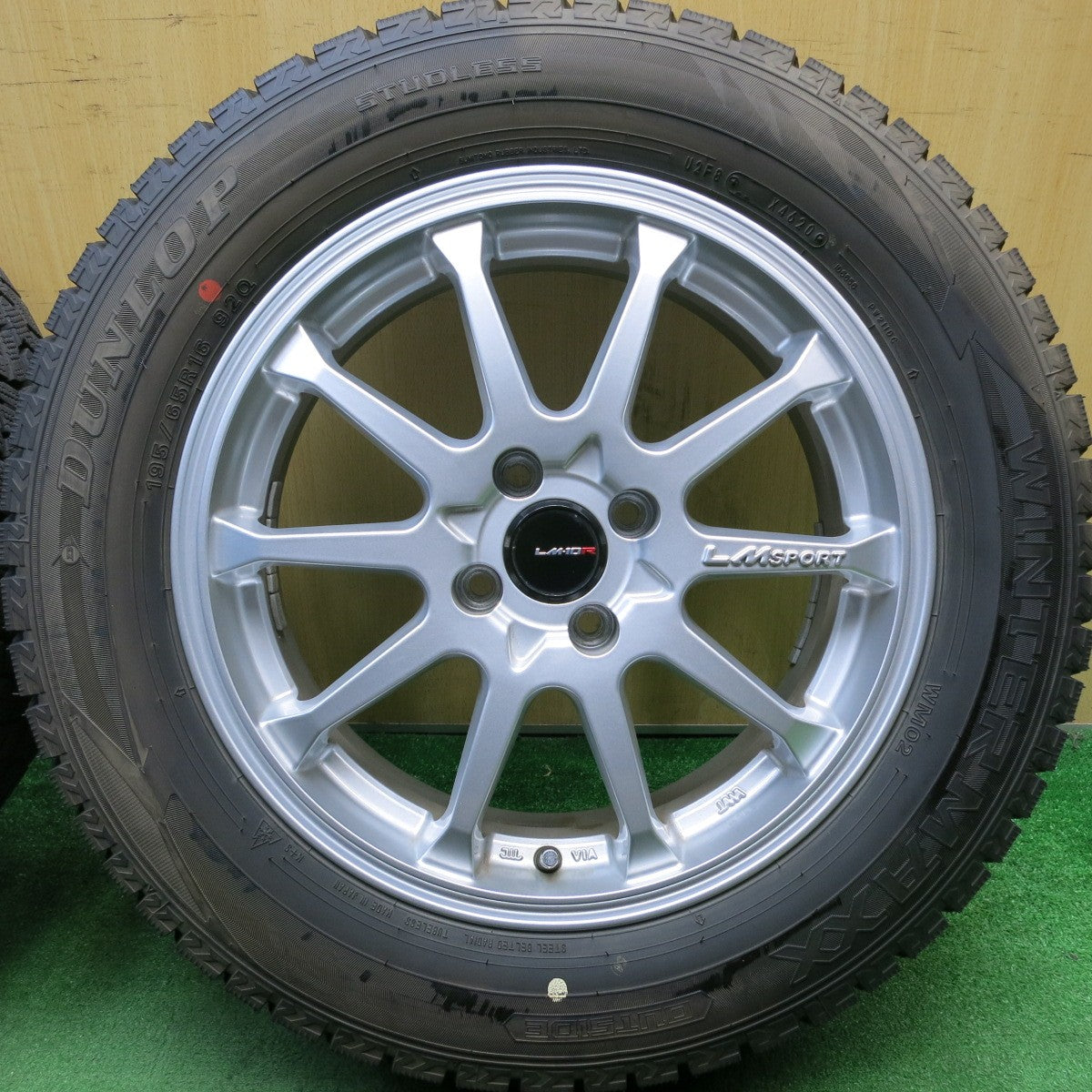 バリ溝！キレイ！9.5分★スタッドレス 195/65R16 ダンロップ ウインターマックス WM02 LM SPORT LM-10R LMスポーツ 16インチ PCD100/4H★5050308HAス
