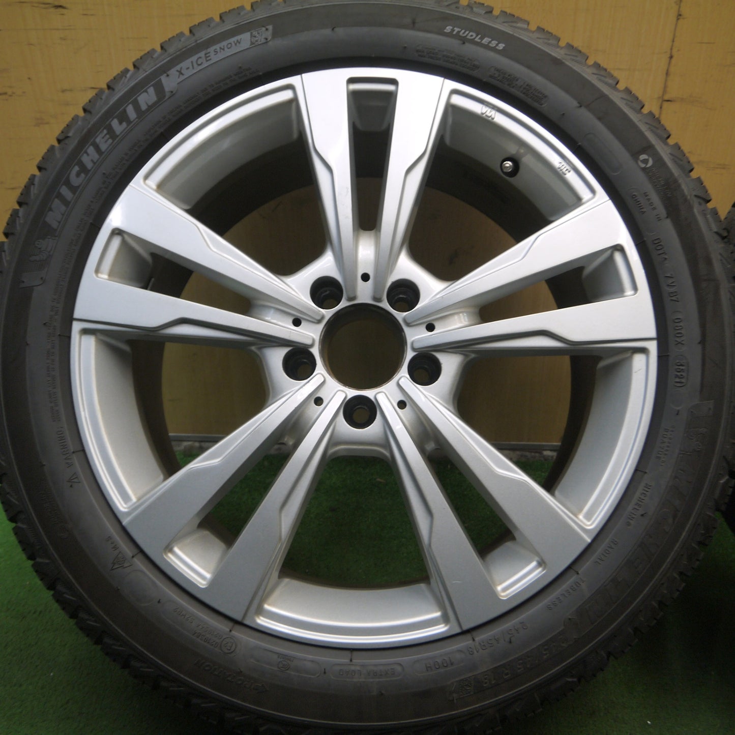 *送料無料* バリ溝！21年！キレイ！9.5分以上★ベンツ 等 EuroForsh 245/45R18 スタッドレス ミシュラン X-ICE SNOW ユーロフォルシュ PCD112/5H★4032709Hス