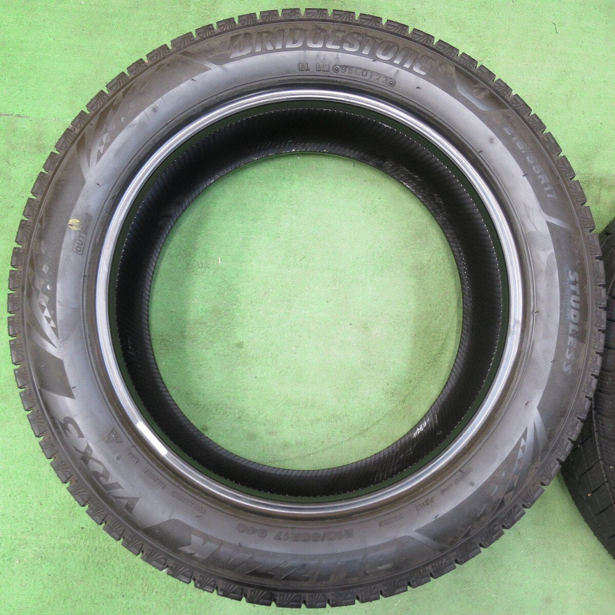 バリ溝！23年！ほぼ10分★スタッドレス 215/55R17 ブリヂストン ブリザック VRX3 タイヤ 17インチ ヴェゼル カムリ エスティマ 等★5021422イスタ