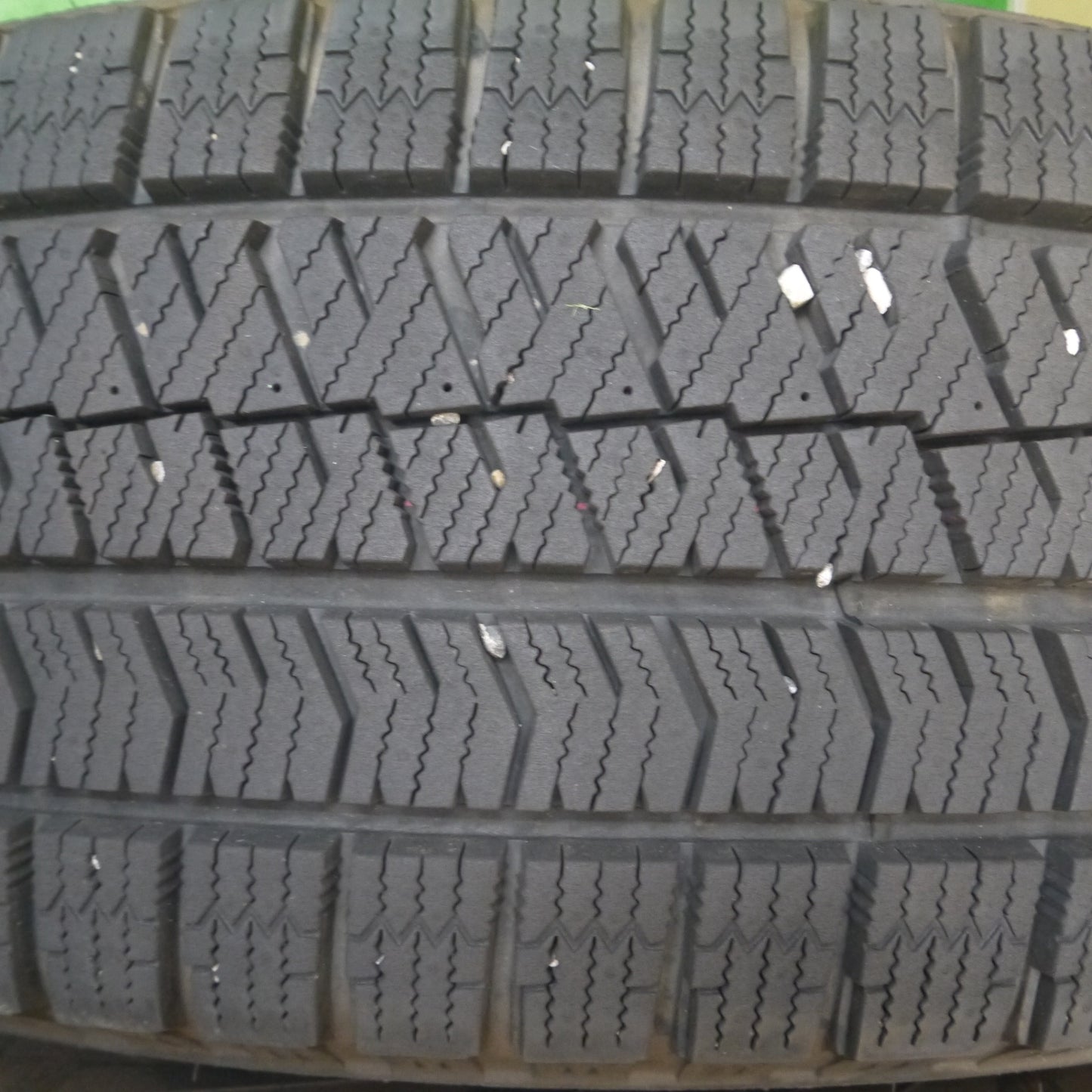 [送料無料] バリ溝！21年！キレイ！9.5分以上★スタッドレス 215/65R16 ブリヂストン ブリザック VRX2 FEID 16インチ PCD114.3/5H★4092506Hス