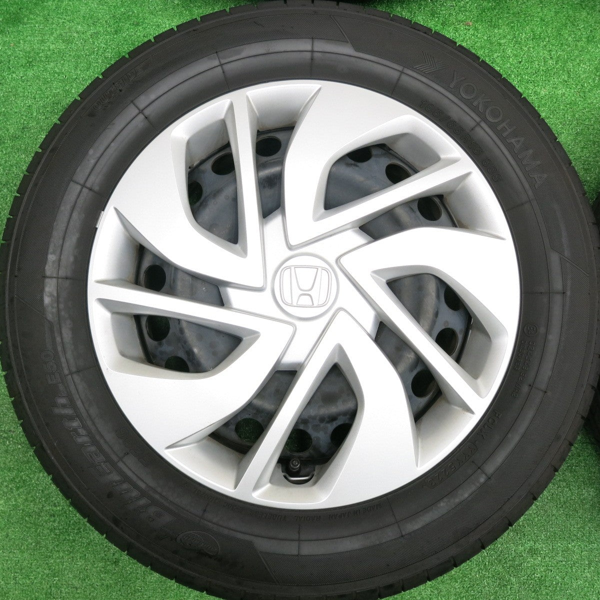 [送料無料] 新車外し！24年★ホンダ GB5 フリード 純正 スチール 185/65R15 ヨコハマ ブルーアース E50 E50C 15インチ PCD114.3/5H★4091602HAノ