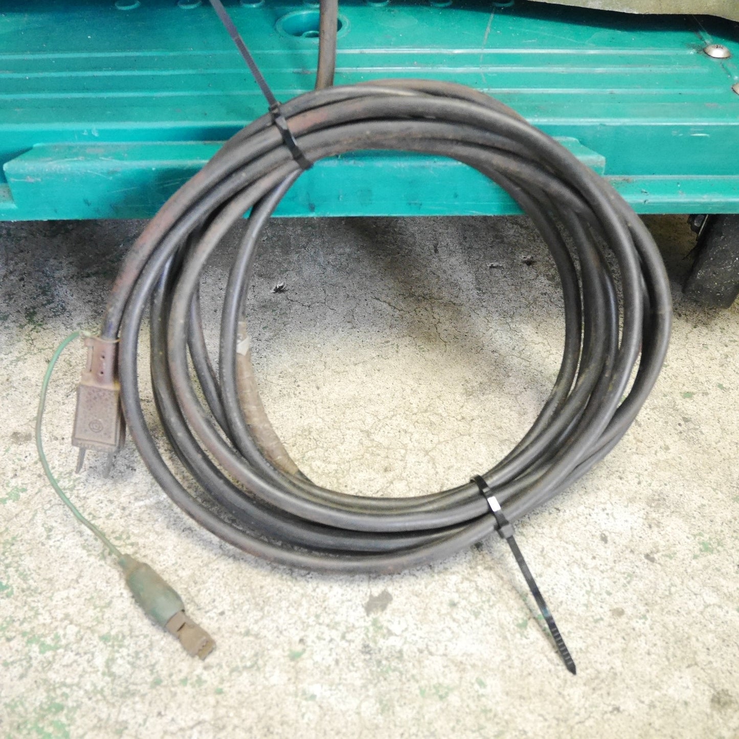 [送料無料] 未使用の替刃付き☆日立 175mm 金切のこ盤 CR18F 電動 工具 切断機 金切ノコ盤 パイプソー メタルソー 鉄工 100V HITACHI コード式☆