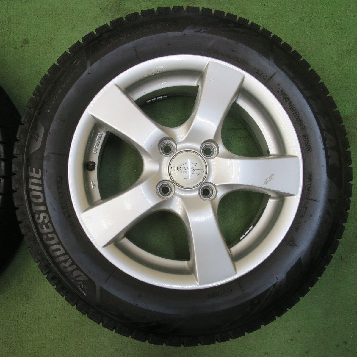 バリ溝！23年！9分★スタッドレス 175/65R14 ブリヂストン ブリザック VRX3 GRASS グラス 14インチ PCD100/4H★6011703イス