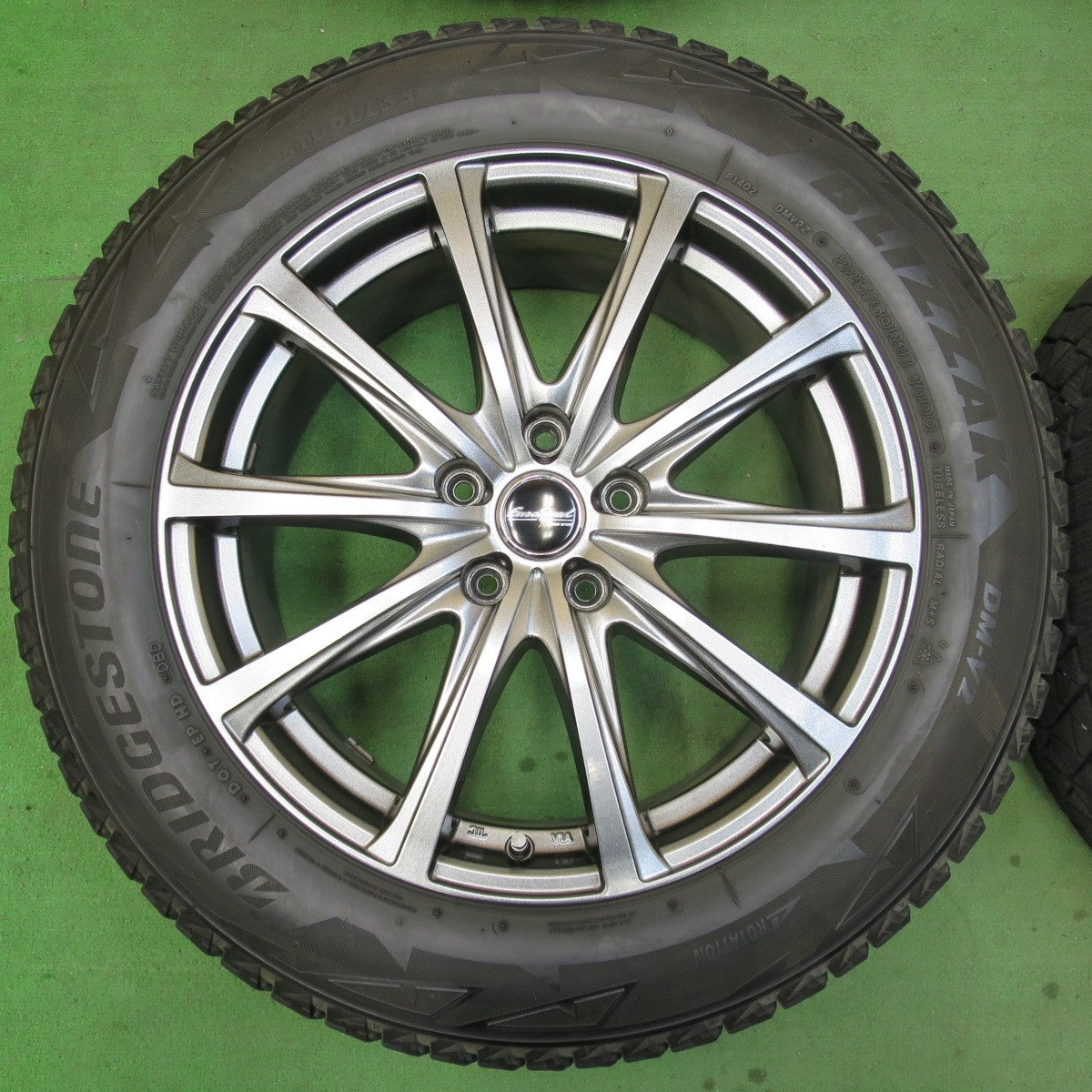 [送料無料] キレイ★スタッドレス 225/60R18 ブリヂストン ブリザック DM-V2 Eurospeed MANARAY SPORT ユーロスピード 18インチ PCD114.3/5H★5012407イス