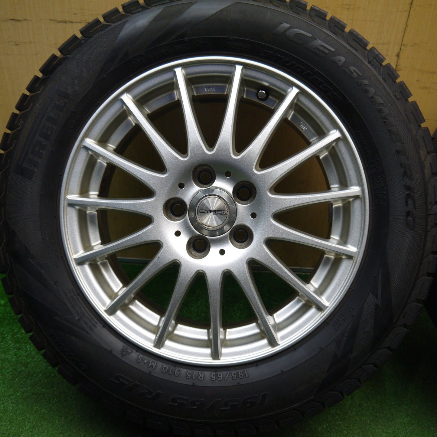 バリ溝！キレイ！9.5分以上★プリウス 等 195/65R15 スタッドレス ピレリ アイスアシンメトリコ CYBER 社外 アルミ 15インチ PCD100/5H★6021308Hス