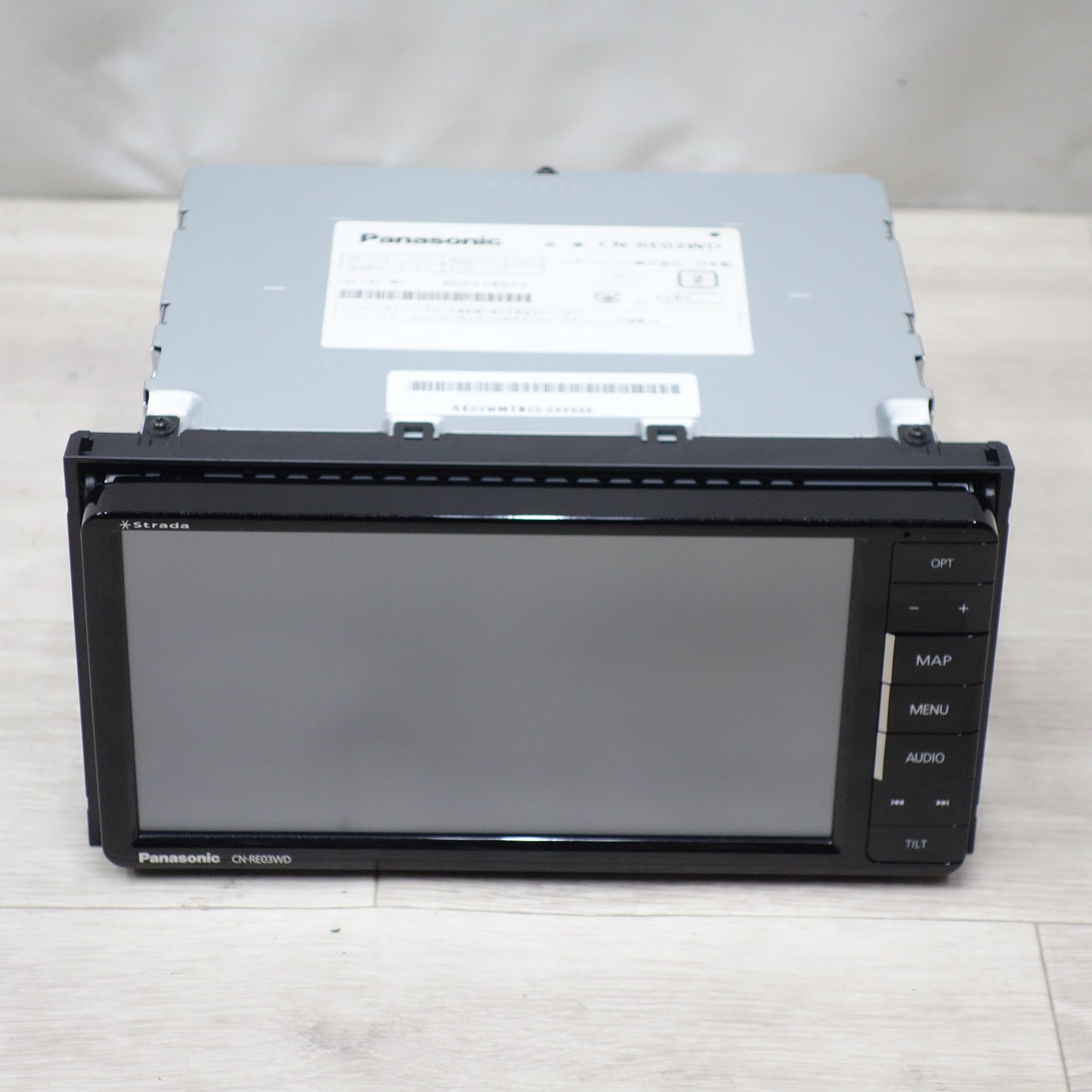 [送料無料] ◆パナソニック ストラーダ SD カーナビ ステーション 7型 ワイド CN-RE03WD メモリーナビ 地図データ 不明◆