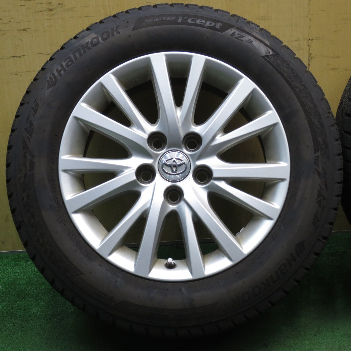 バリ溝！24年！9.5分★トヨタ 130系 マークX 純正 215/60R16 スタッドレス ハンコック ウインター アイセプト IZ3 16インチ PCD114.3/5H★5062105NJス