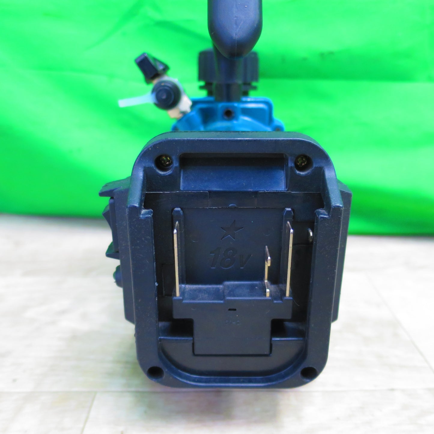 [送料無料] キレイ☆マキタ 充電式 真空 ポンプ VP180D 電動 工具 makita☆