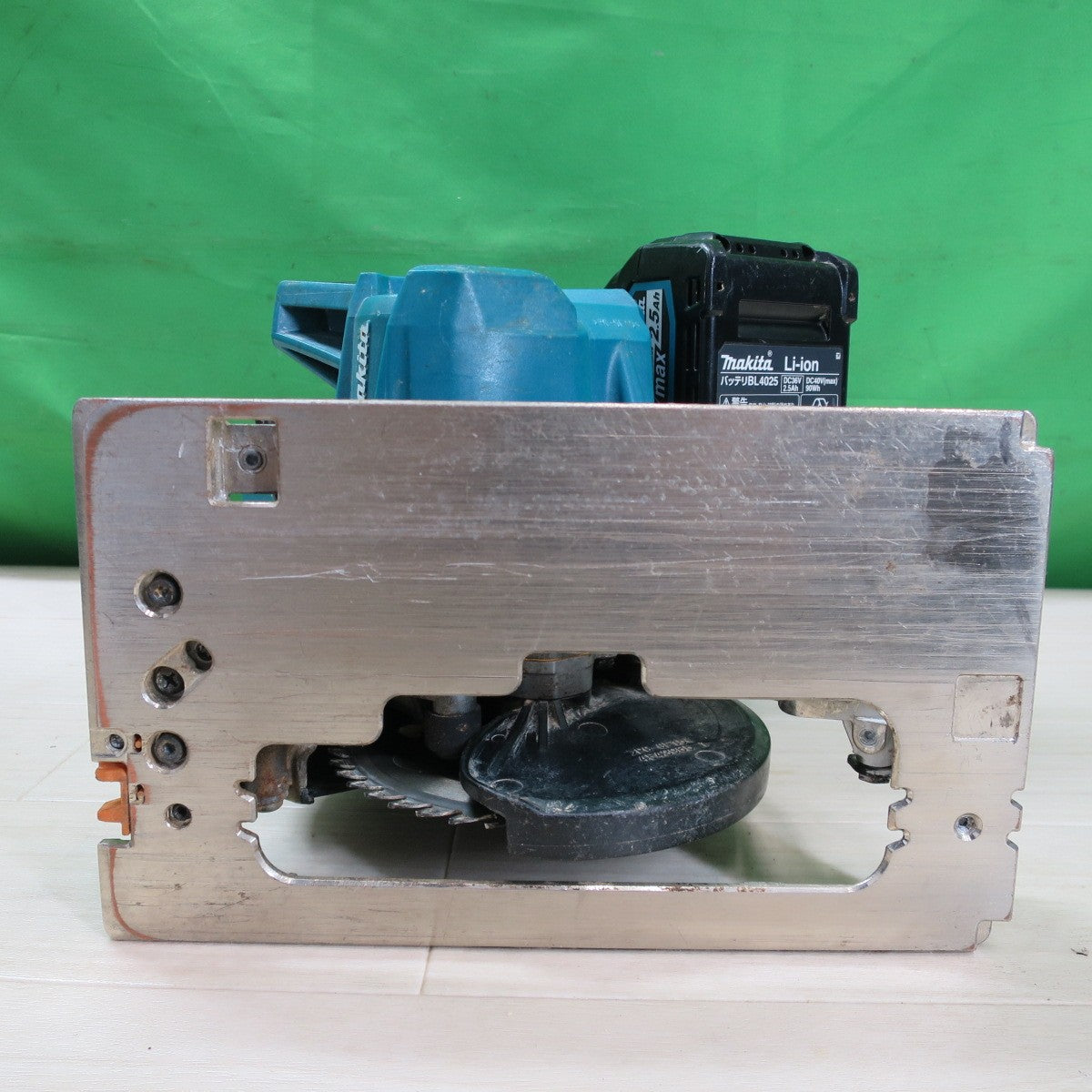[送料無料] ☆マキタ 125mm 充電式 マルノコ HS008G 電動 工具 切断機 丸のこ 丸ノコ 丸鋸 makita バッテリー BL4025☆