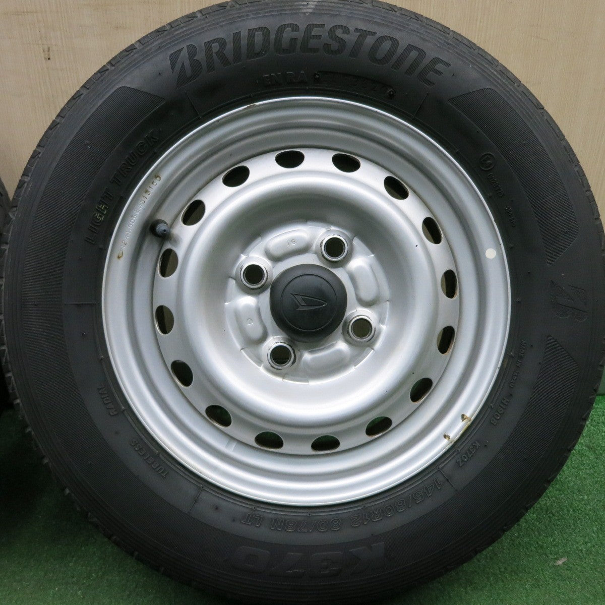 *送料無料* 4本価格！20年★ダイハツ ハイゼット 純正 スチール 145/80R12 ブリヂストン K370 12インチ PCD100/4H★4050105HAノ