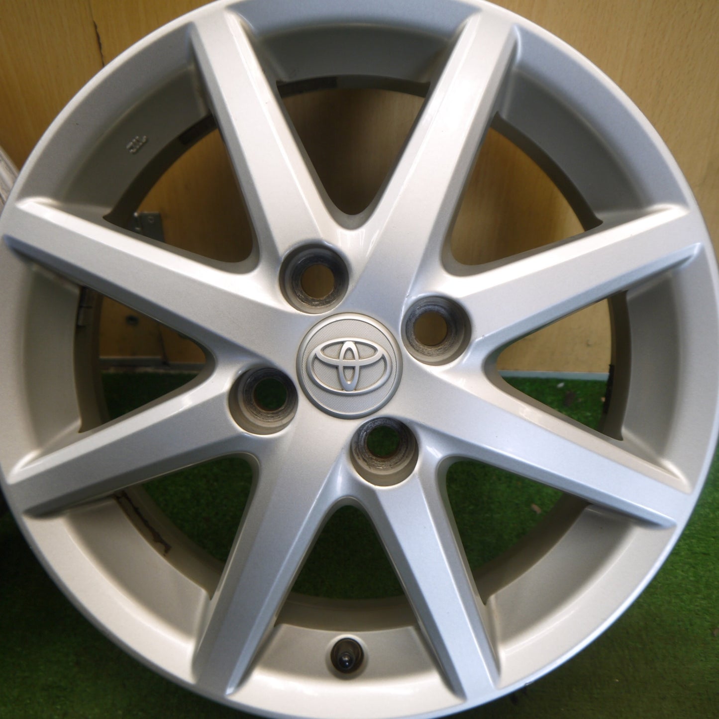 キレイ★トヨタ NHP10 アクア 純正 ホイール 15インチ 15×5J PCD100/4H★6061907Hホ