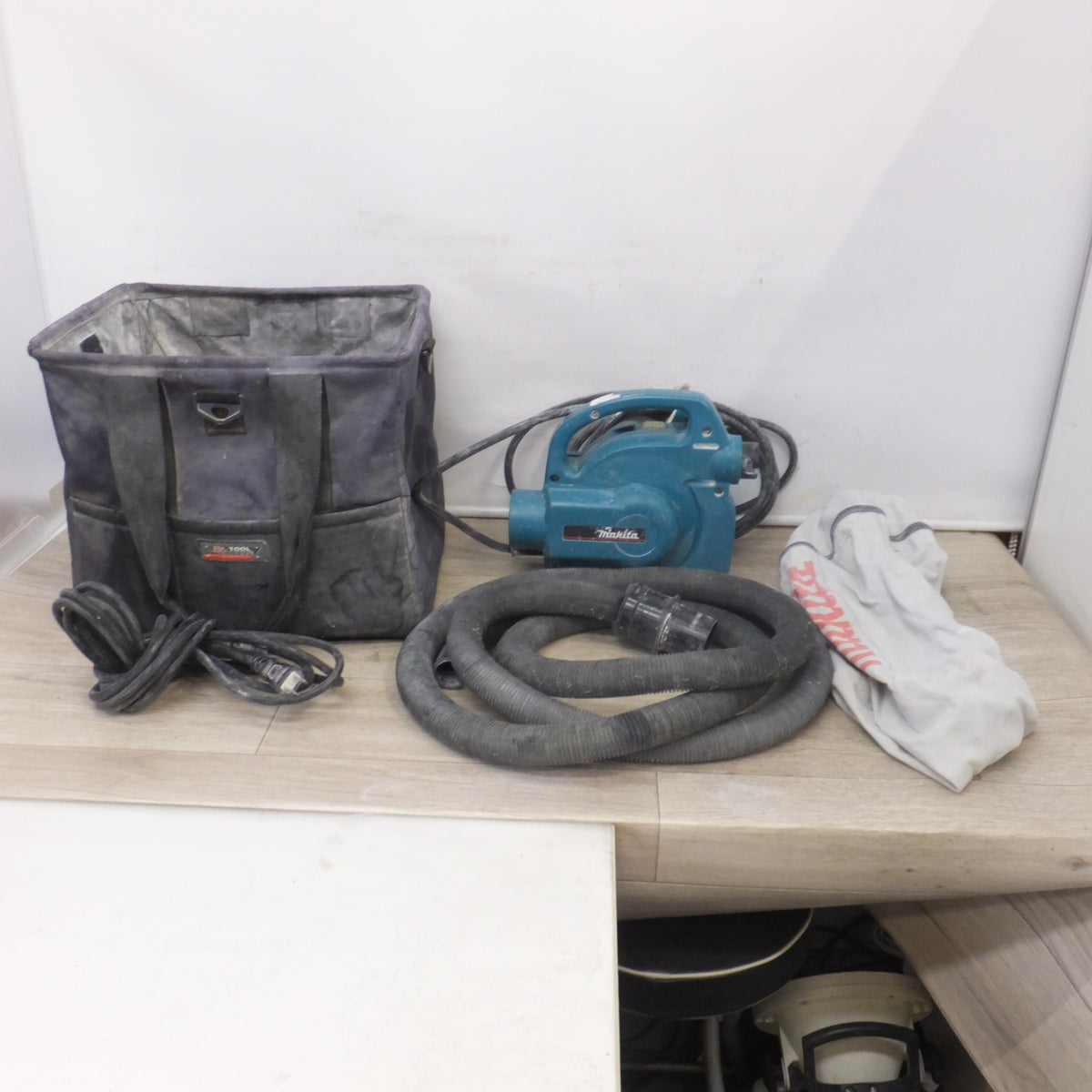 ★マキタ makita 小型集じん機 450 屋内用　100V 5.5A 50-60Hz 520W★