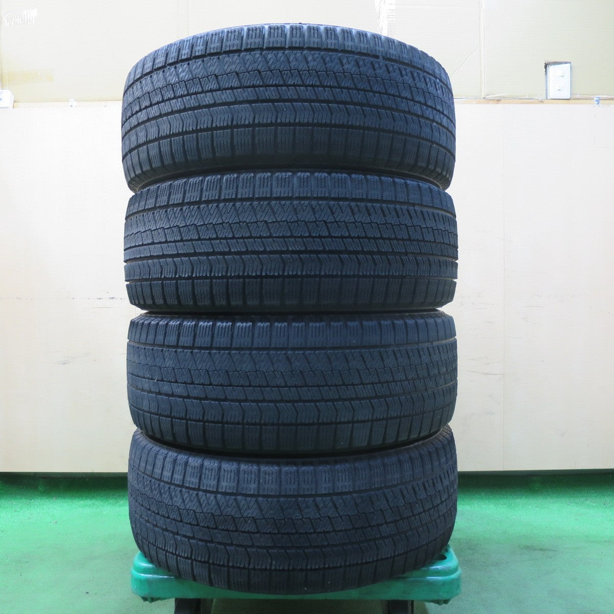 [送料無料] バリ溝！キレイ！8.5分★ベンツ Cクラス W205 純正 225/50R17 スタッドレス ブリヂストン ブリザック VRX2 17インチ PCD112/5H★4111104イス