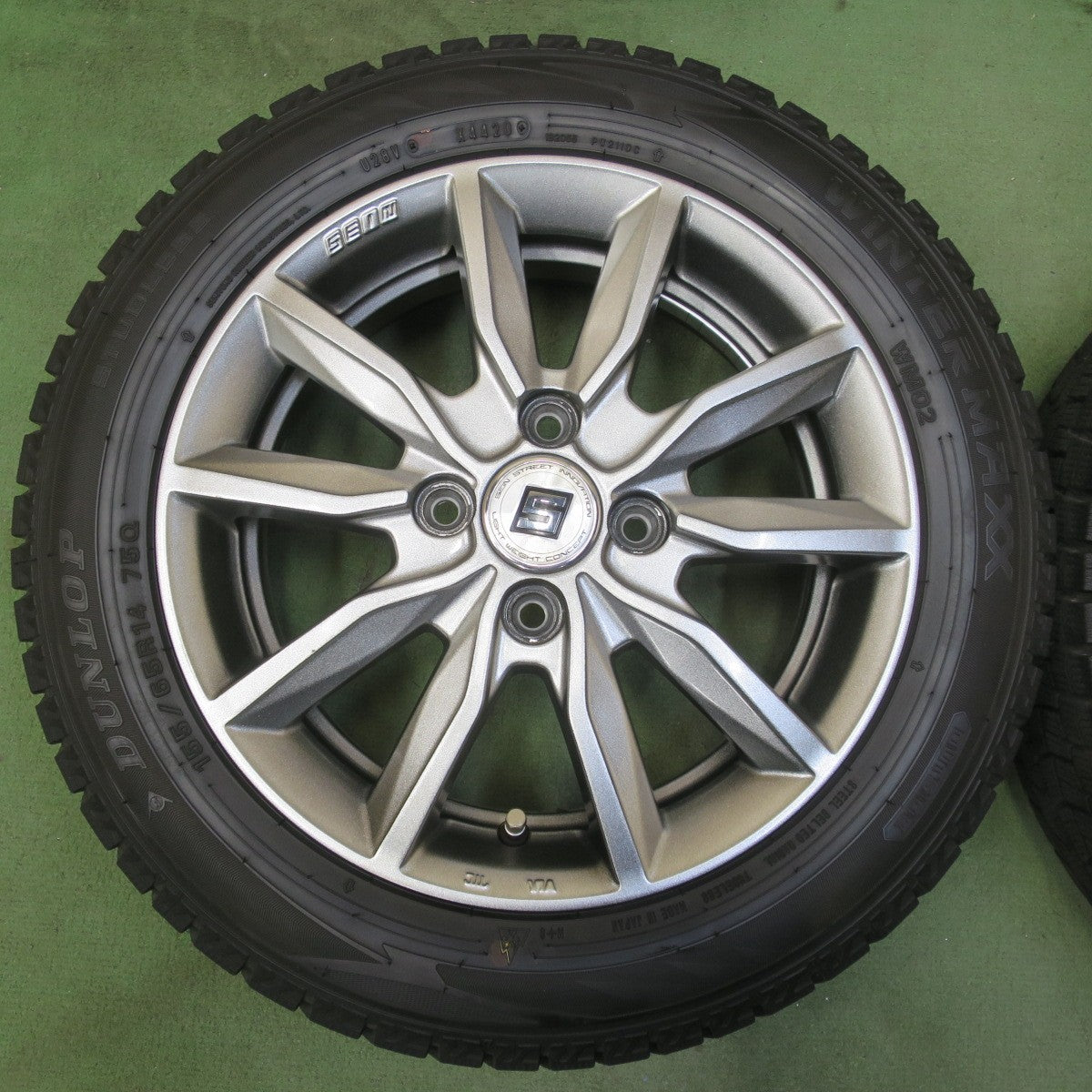 バリ溝！キレイ！9.5分◎スタッドレス 155/65R14 ダンロップ ウインターマックス WM02 SEIN ザイン 14インチ PCD100/4H◎6081201イス