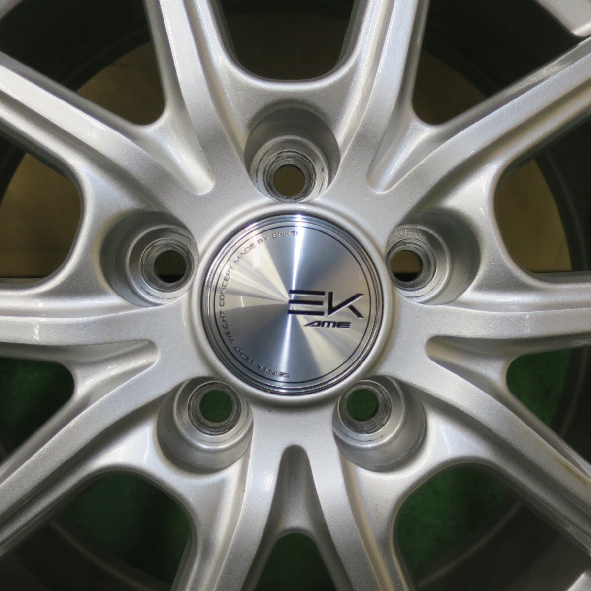[送料無料] 超バリ溝！24年！キレイ！ほぼ10分★プリウス 等 185/65R15 スタッドレス ブリヂストン ブリザック VRX2 SEIN EK AME ENKEI エンケイ 15インチ PCD100/5H★5032104イス