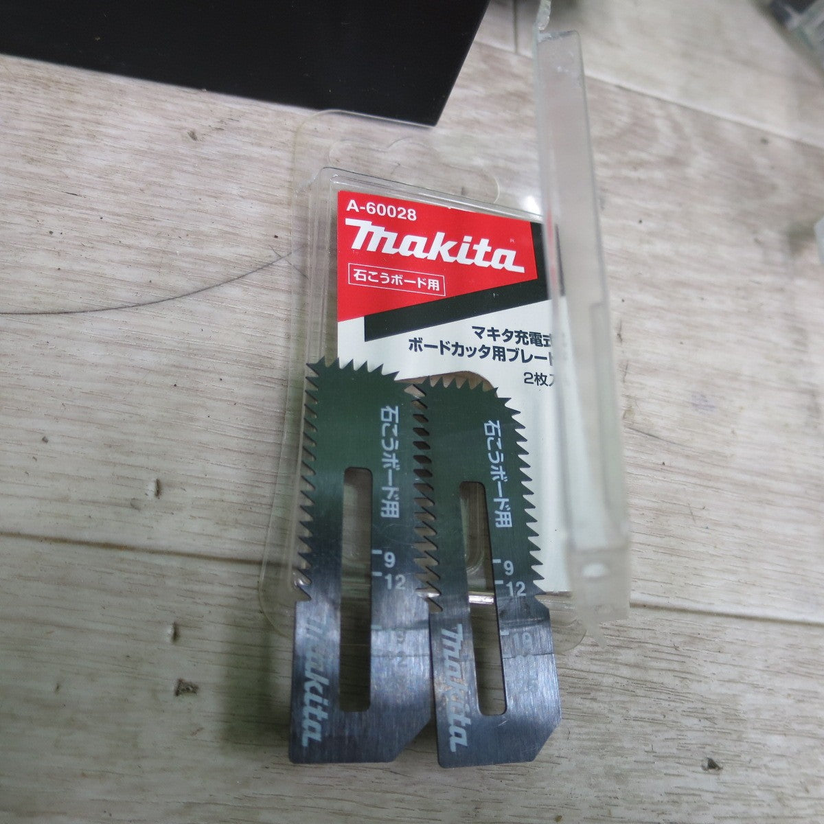 [送料無料] キレイ☆makita マキタ 18V 充電式 ボードカッター SD180D 本体 コードレス ボード用 切断機 角穴カッター DIY 日曜大工 電動 工具☆