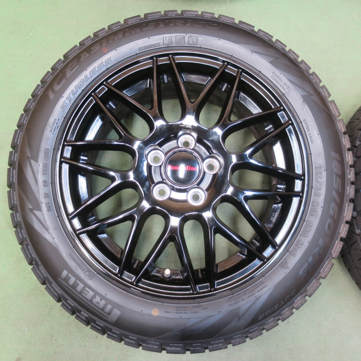 バリ溝！キレイ！9.5分以上◎シエンタ 等 185/60R15 スタッドレス ピレリ アイスアシンメトリコ Humanline MM-022 ヒューマンライン 15インチ PCD100/5H◎6082910イス