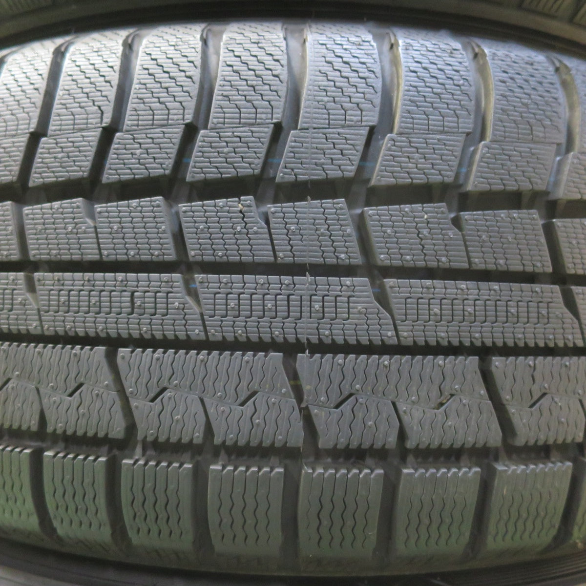 バリ溝！23年！キレイ！ほぼ10分★スタッドレス 235/50R18 トーヨー ウインター トランパス TX DILETTO ディレット 18インチ PCD114.3/5H★5072804イス