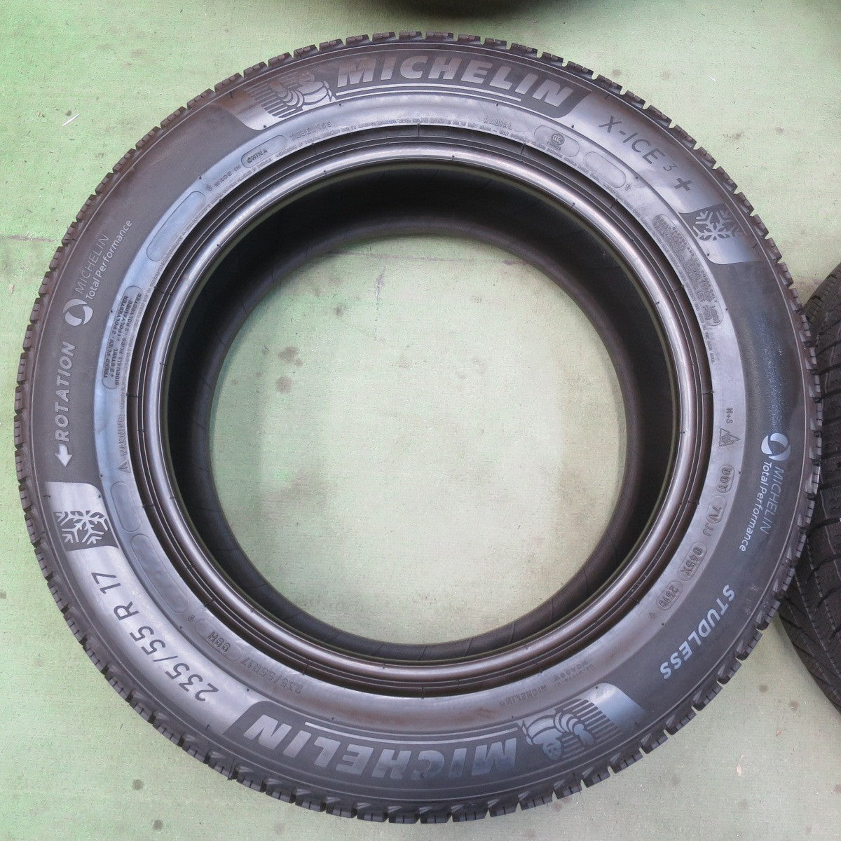 未使用★スタッドレス 235/55R17 ミシュラン X-ICE3+ タイヤ 17インチ ボルボ V60 XC60 BMW 5シリーズ 等★6052308イスタ