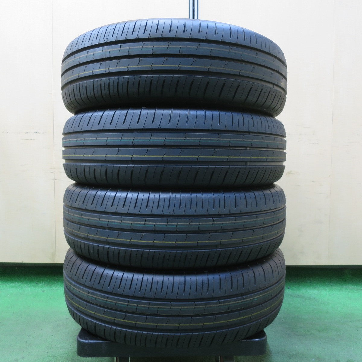 新車外し！25年★195/65R15 トーヨー ナノエナジー J64 タイヤ 15インチ プリウス ノア ヴォクシー ステップワゴン セレナ 等★5051702イノタ