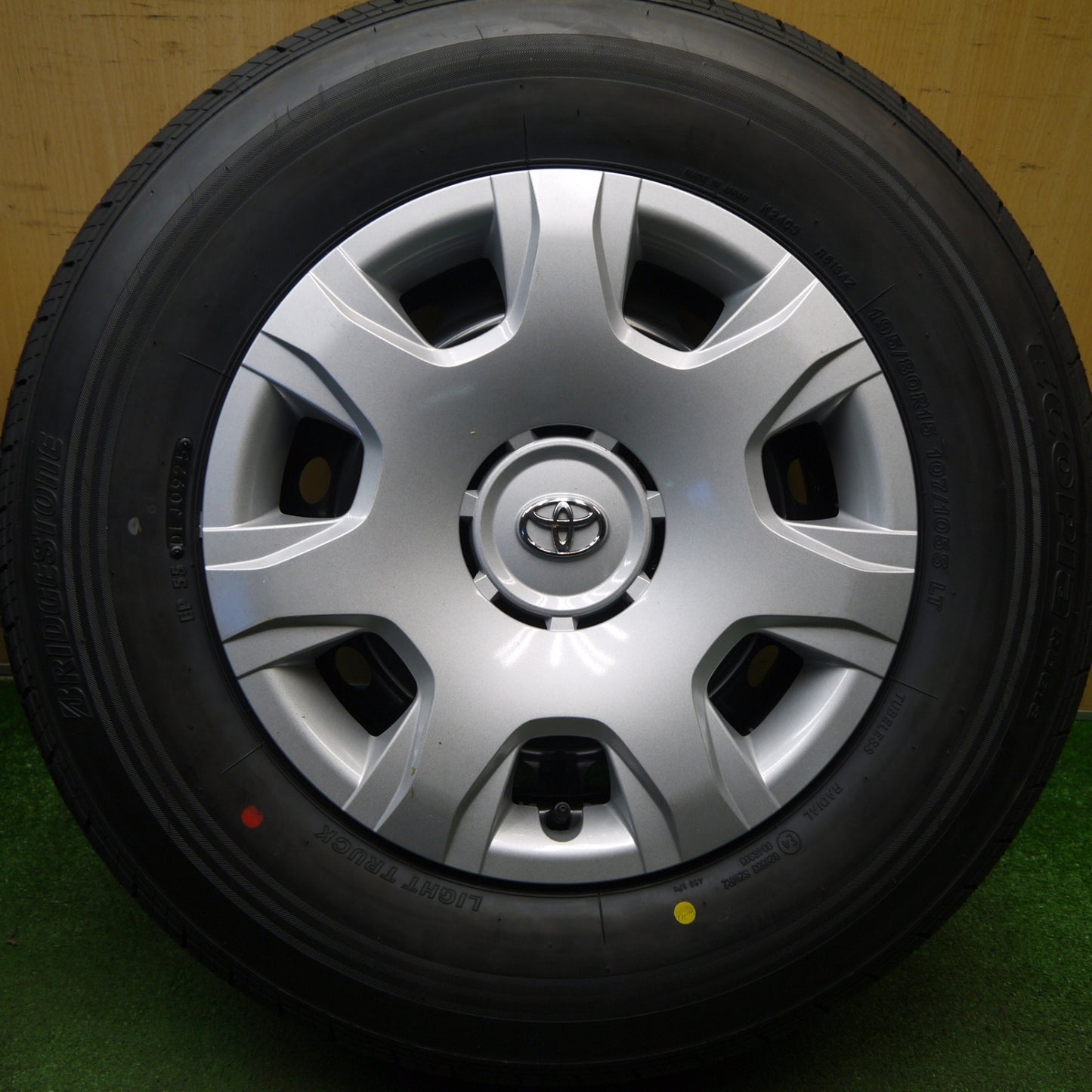 新車外し！25年★トヨタ 200系 ハイエース 純正 スチール 195/80R15 107/105S ブリヂストン エコピア RD613 15インチ PCD139.7/6H★6031105Hノ