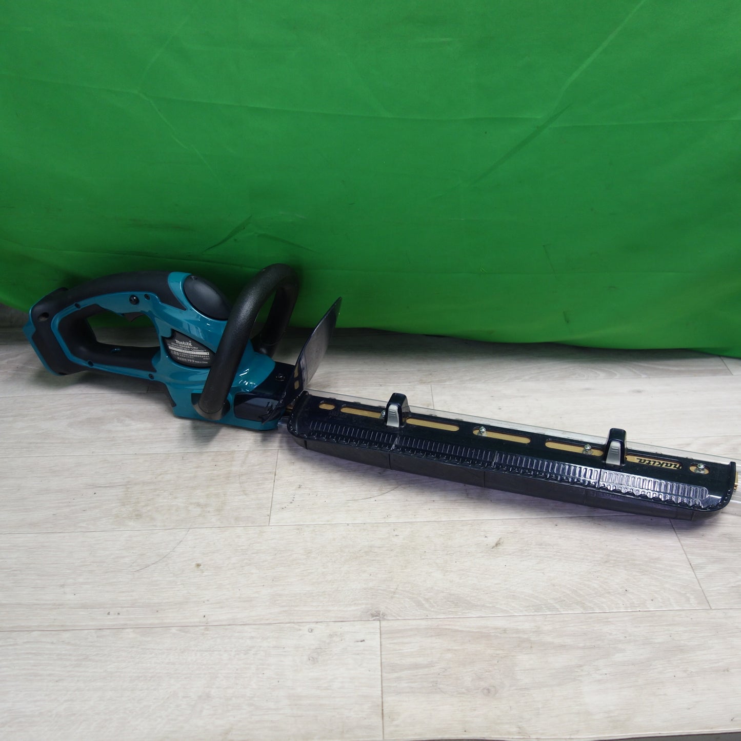 [送料無料] 美品☆makita マキタ 充電式 生垣 バリカン 18V 400mm MUH404D 電動 工具 本体のみ 庭 ガーデニング☆