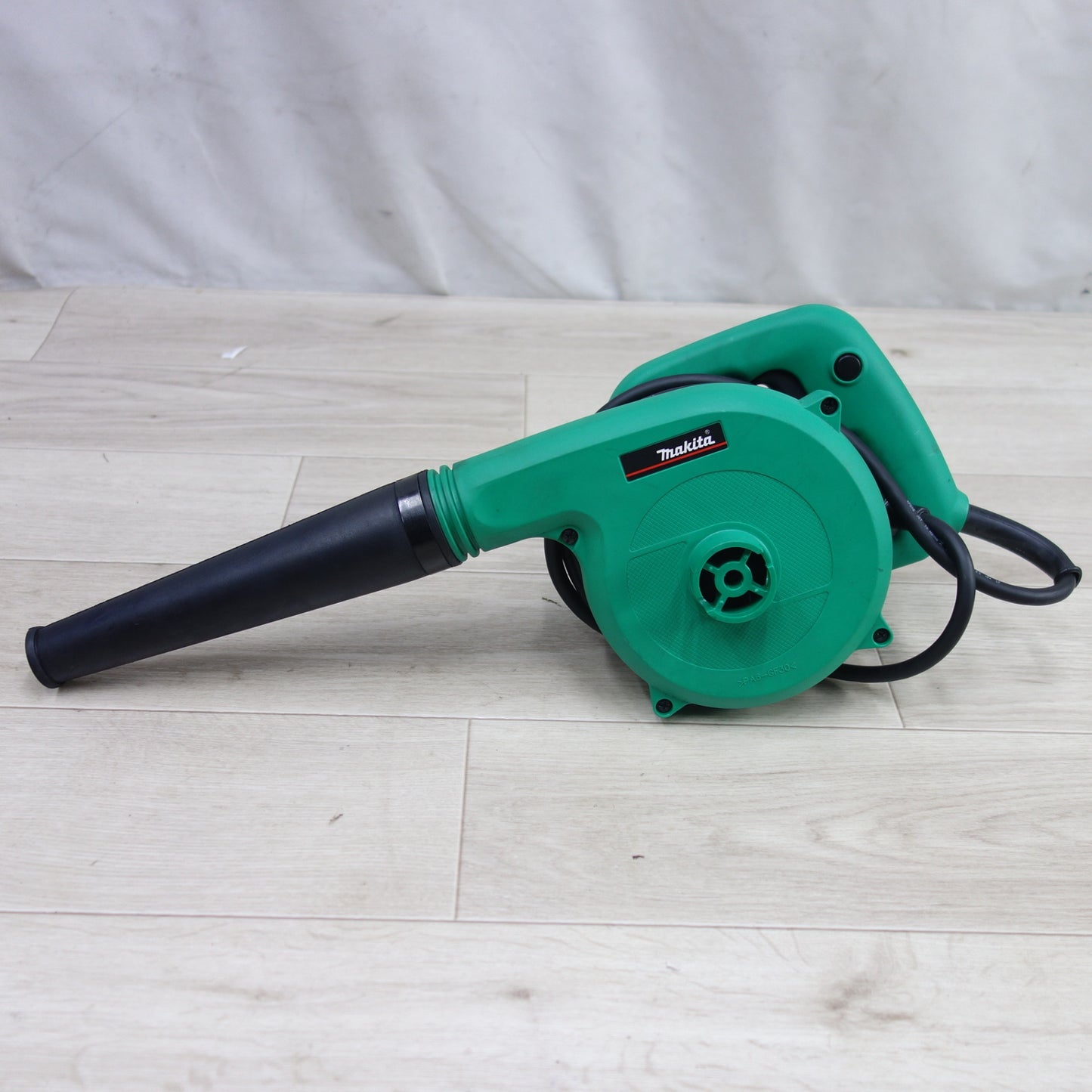 [送料無料] キレイ！付属品付き◆マキタ ブロワ MUB111 屋内用 電動 工具 集じん 集塵機 清掃 送風 送風機 無段 変速 makita◆