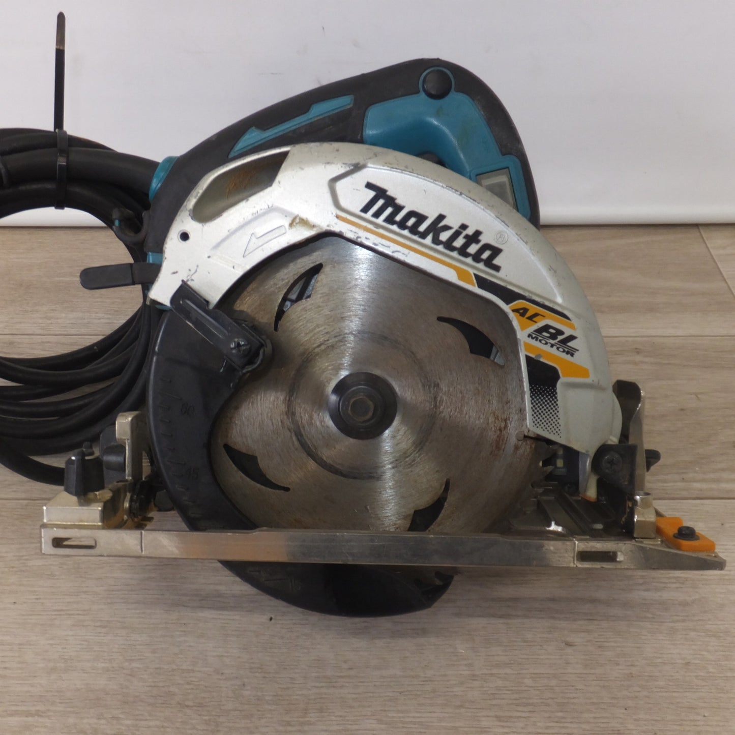 [送料無料] ★マキタ makita 165mm 電子マルノコ HS6303　100V～ 12A 50-60Hz 1050W　木工用 超硬丸ノコ★
