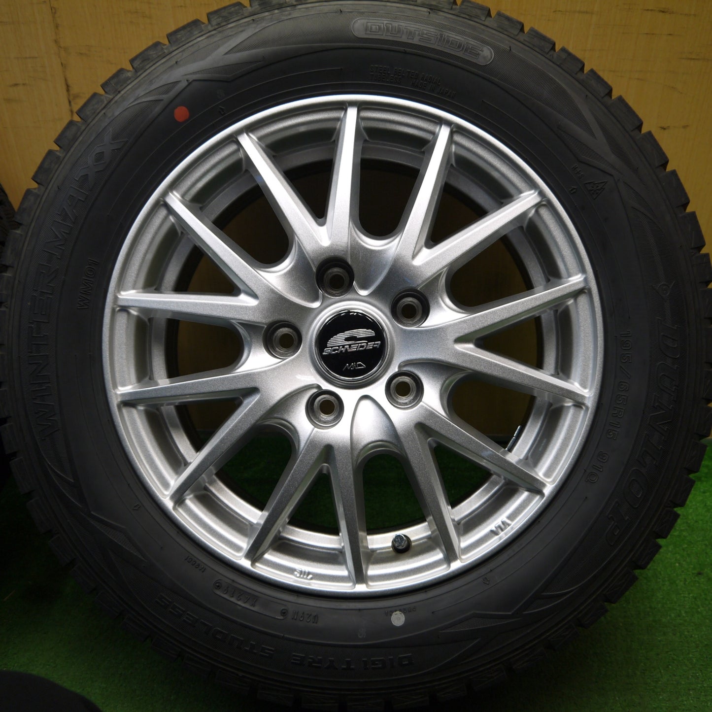 バリ溝！キレイ！9分★スタッドレス 195/65R15 ダンロップ ウインターマックス WM01 SCHNEIDER MiD シュナイダー 15インチ PCD114.3/5H★5042108Hス