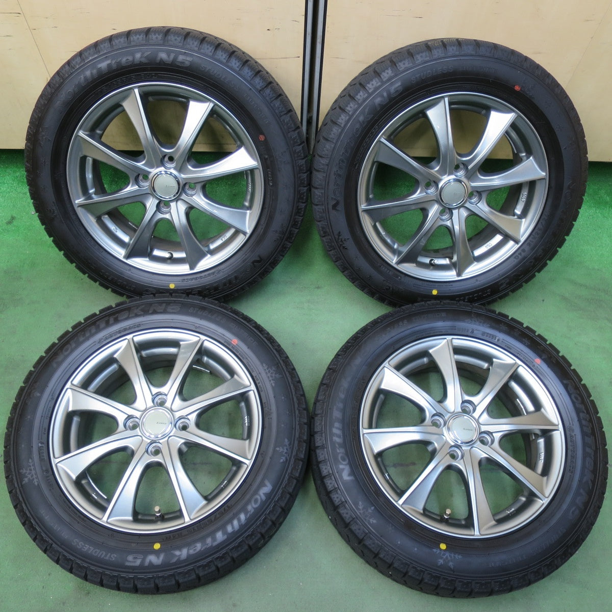 超バリ溝！23年！キレイ！ほぼ10分★スタッドレス 175/65R15 オートバックス ノーストレック N5 LEBEN レーベン 15インチ PCD100/4H★5102405イス