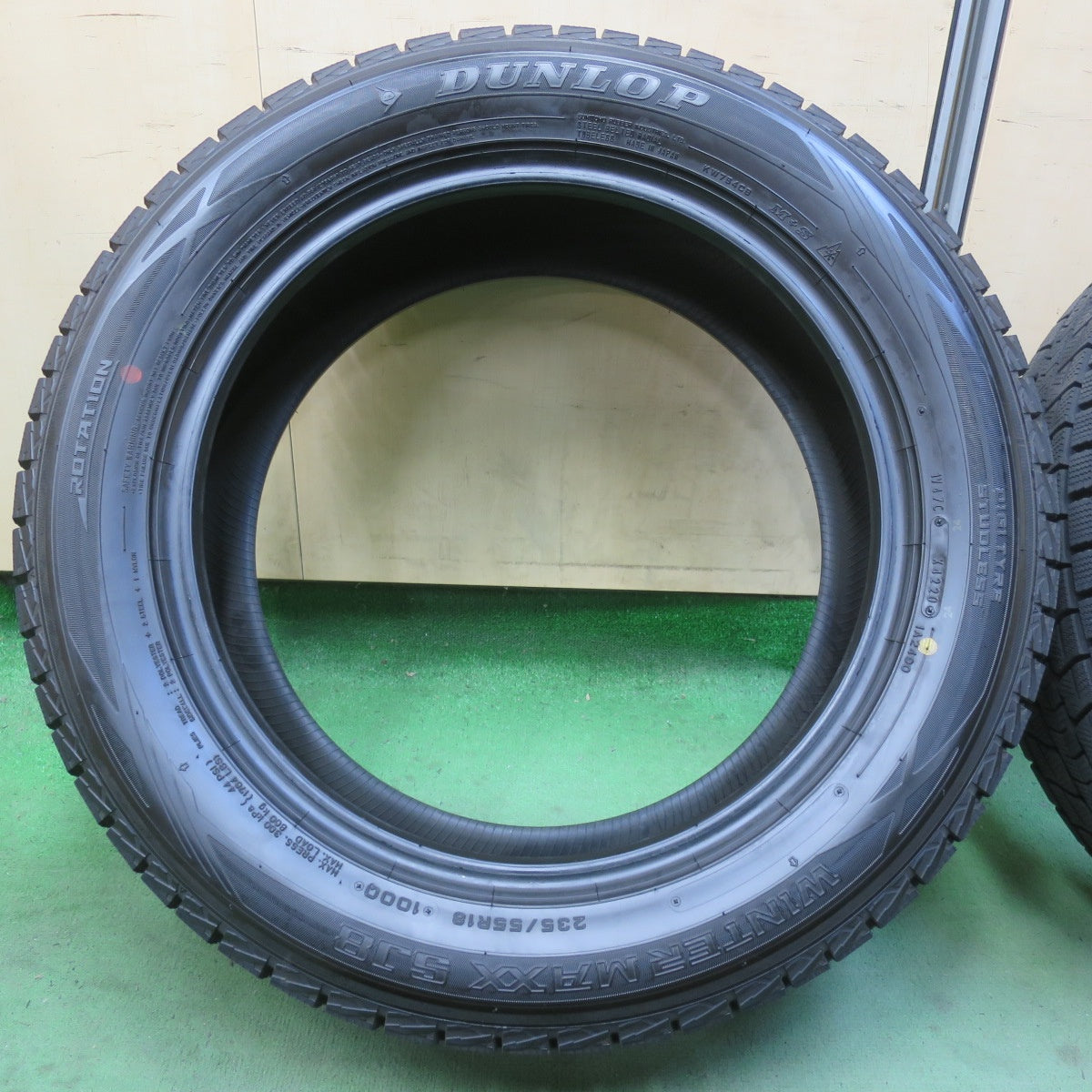 ほぼ未使用★スタッドレス 235/55R18 ダンロップ ウインターマックス SJ8 タイヤ 18インチ ハリアー RAV4 レクサス NX ムラーノ 等★6032402イスタ