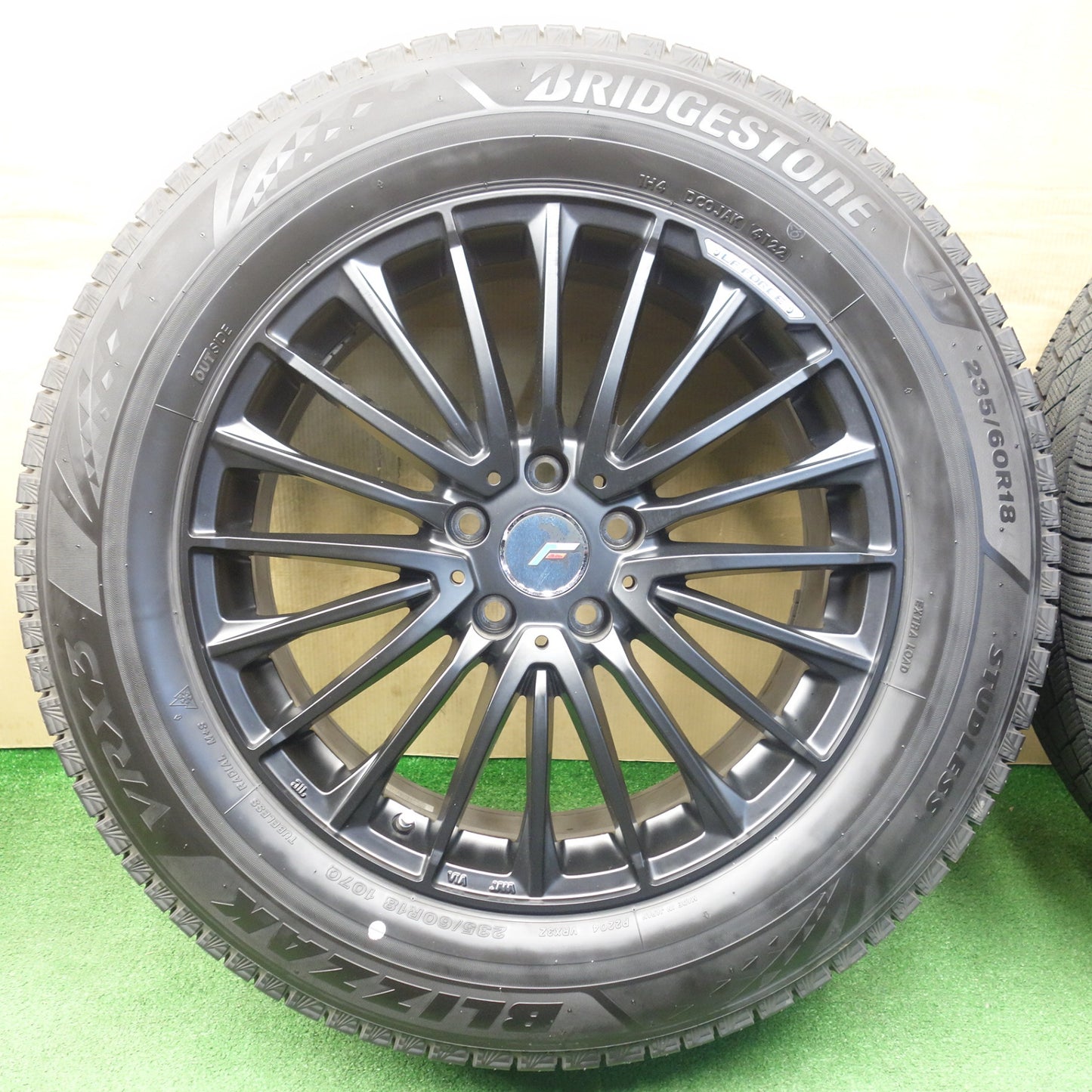 バリ溝！22年！キレイ！ほぼ10分★Lehrmeister LF-FORCE 235/60R18 スタッドレス ブリヂストン ブリザック VRX3 レアマイスター 18インチ PCD114.3/5H★6021801KTス