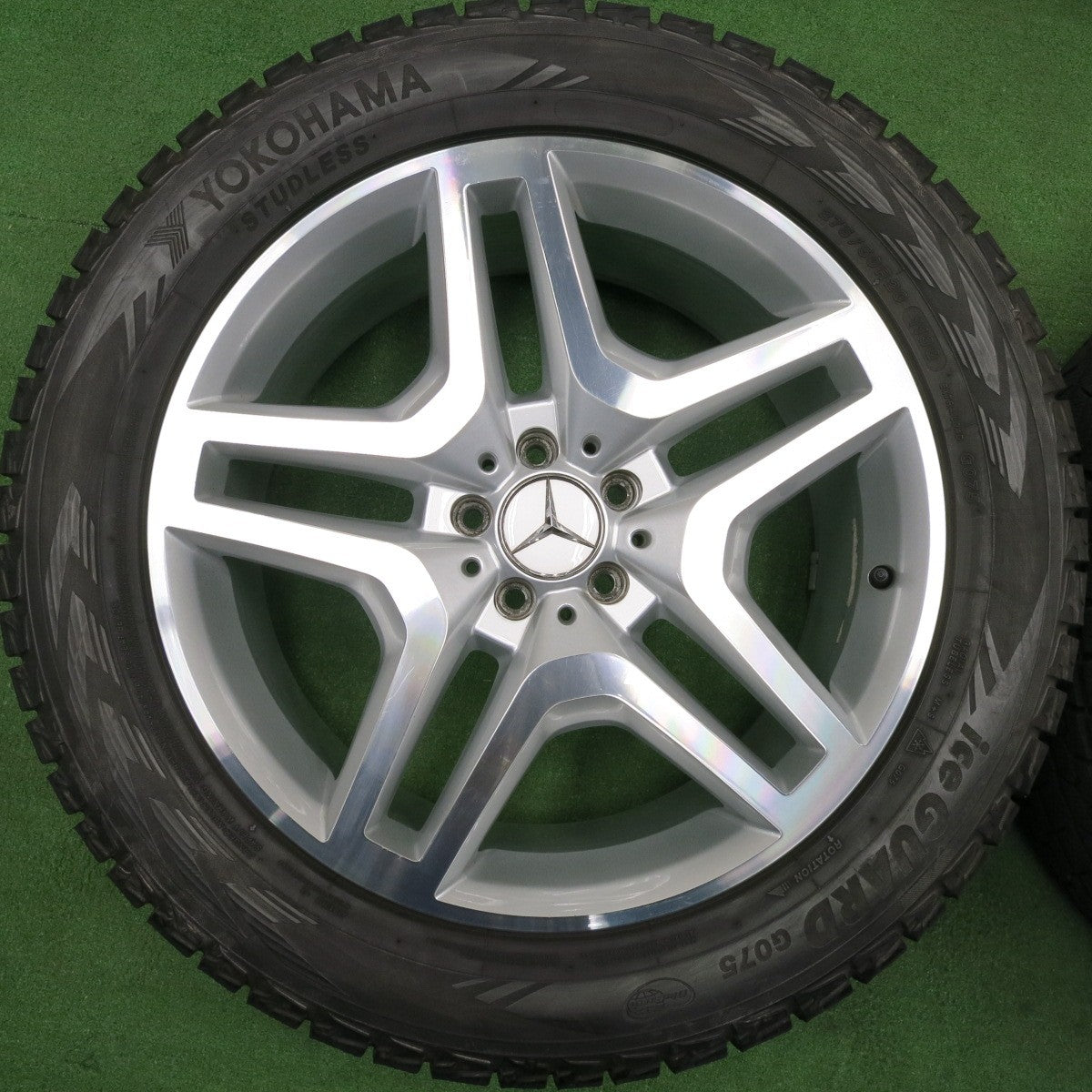 [送料無料] バリ溝！キレイ！9.5分★ベンツ GLE GLS 275/50R20 スタッドレス ヨコハマ アイスガード G075 社外 アルミ 20インチ PCD112/5H★5011801NJス