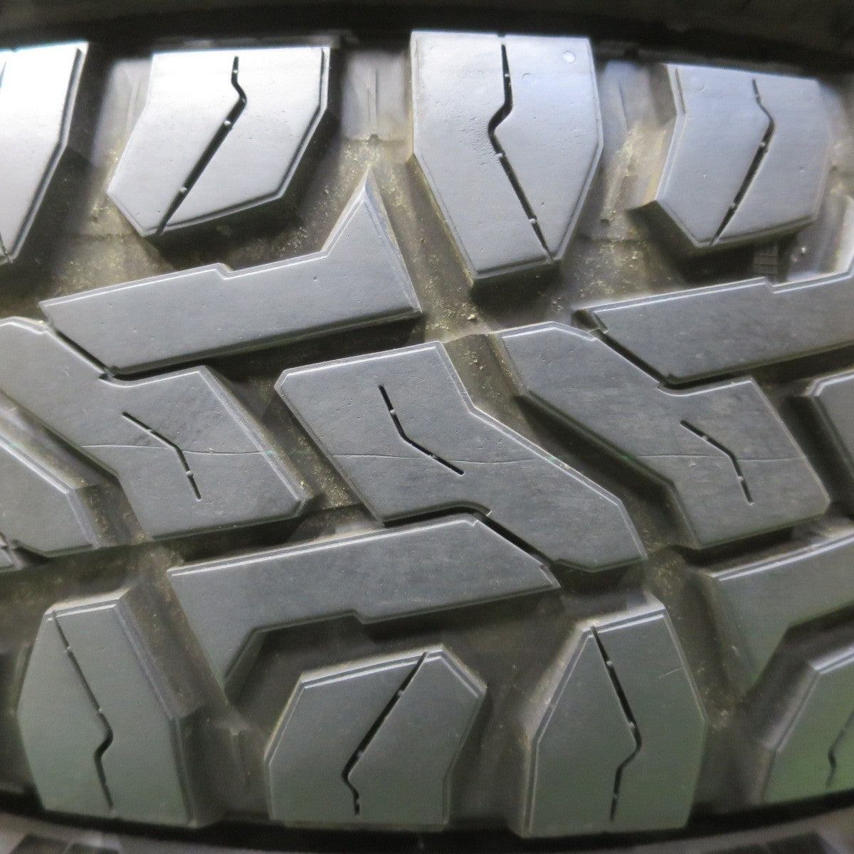 バリ溝！24年！キレイ！9.5分◎LOXARNY BATTLESHIP NEO BADX 165/60R15 トーヨー オープンカントリー R/T ホワイトレター ロクサーニ バトルシップ ネオ 15インチ ハスラー ソリオ 等 PCD100/4H◎6080701イノ