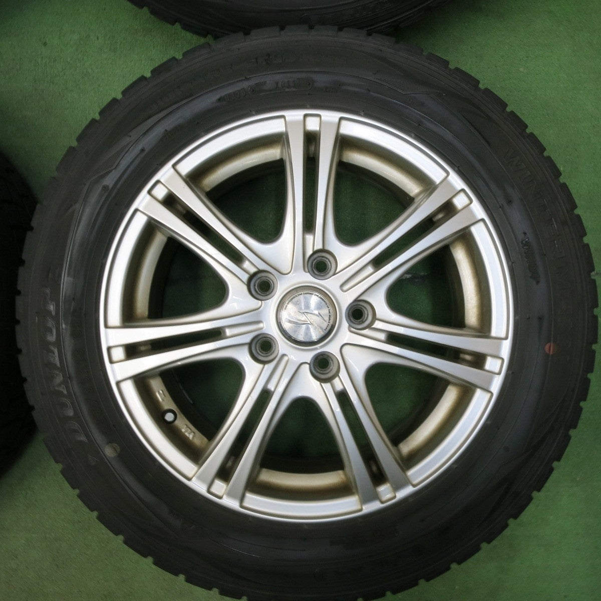 バリ溝！8.5分★スタッドレス 205/60R16 ダンロップ ウインターマックス WM01 STRANGER ストレンジャー 16インチ PCD114.3/5H★5010807SYス
