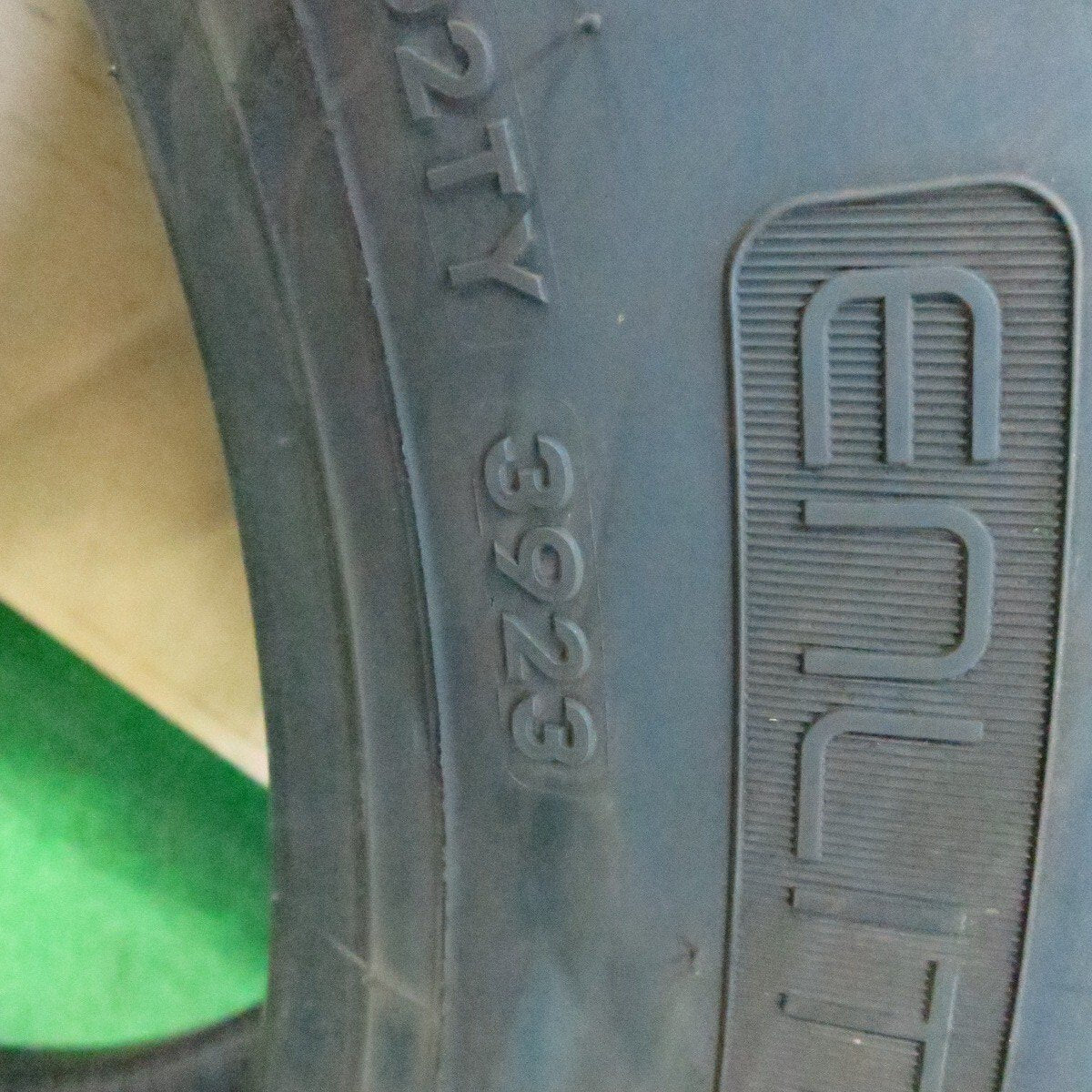バリ溝！23年！9.5分★トラック タイヤ 245/70R19.5 136/134J スタッドレス ブリヂストン W999 19.5インチ★4050412ナス