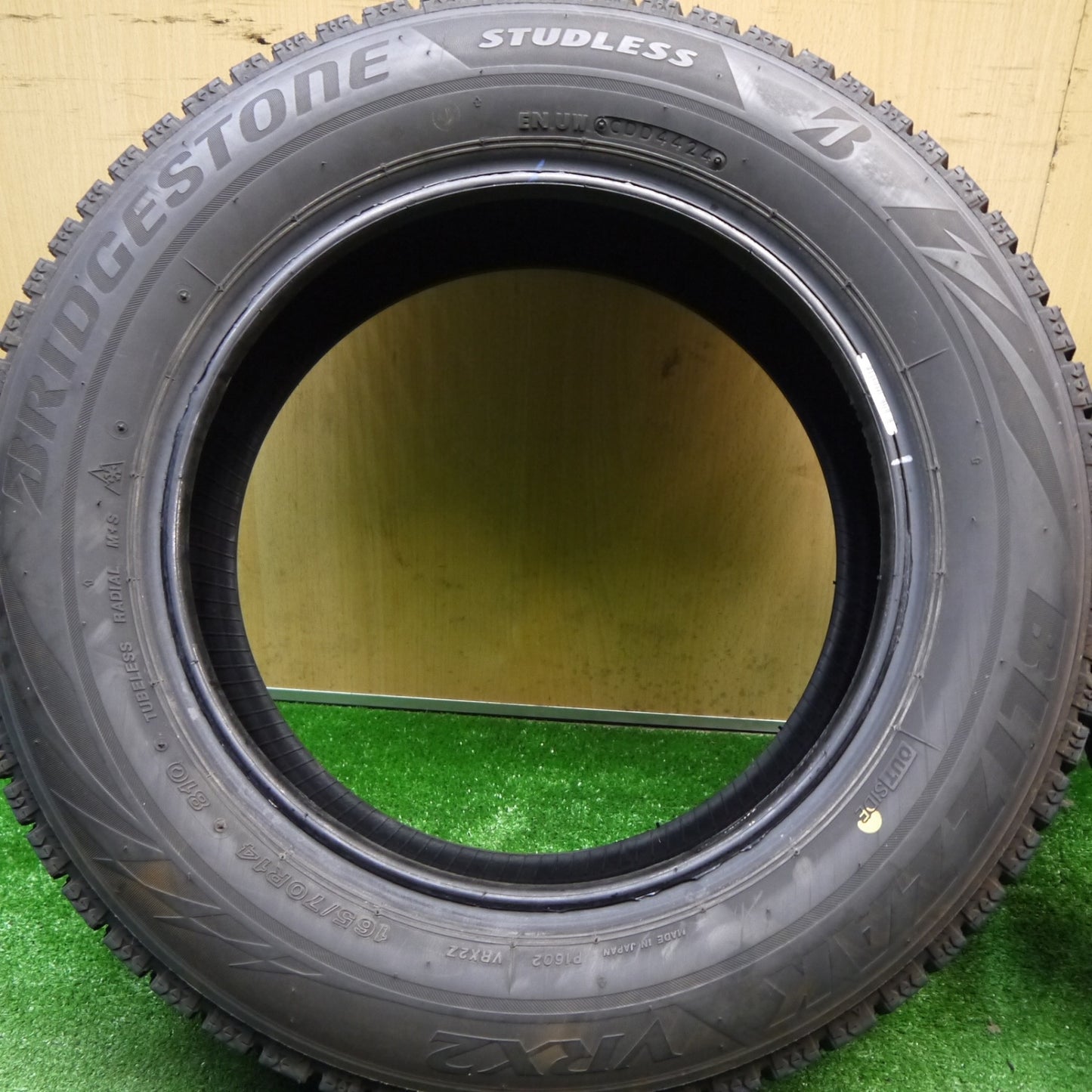 バリ溝！24年！9.5分★スタッドレス 165/70R14 ブリヂストン ブリザック VRX2 タイヤ 14インチ ヴィッツ マーチ ノート キューブ 等★5120905Hスタ